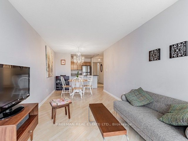 260 Merton Street, #807
