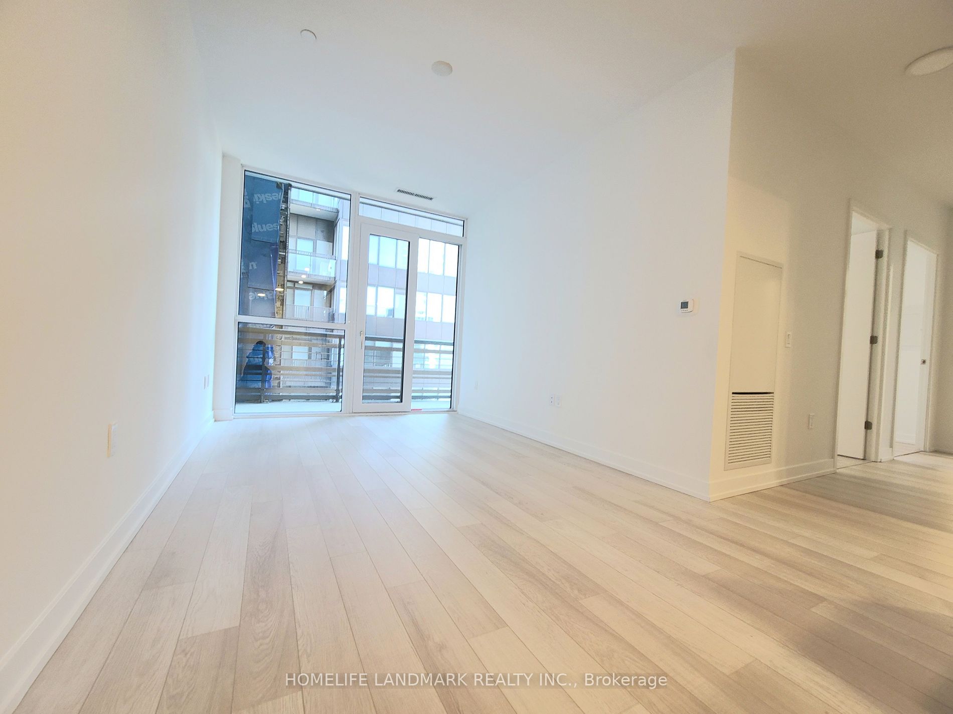 39 Roehampton Ave, ##410