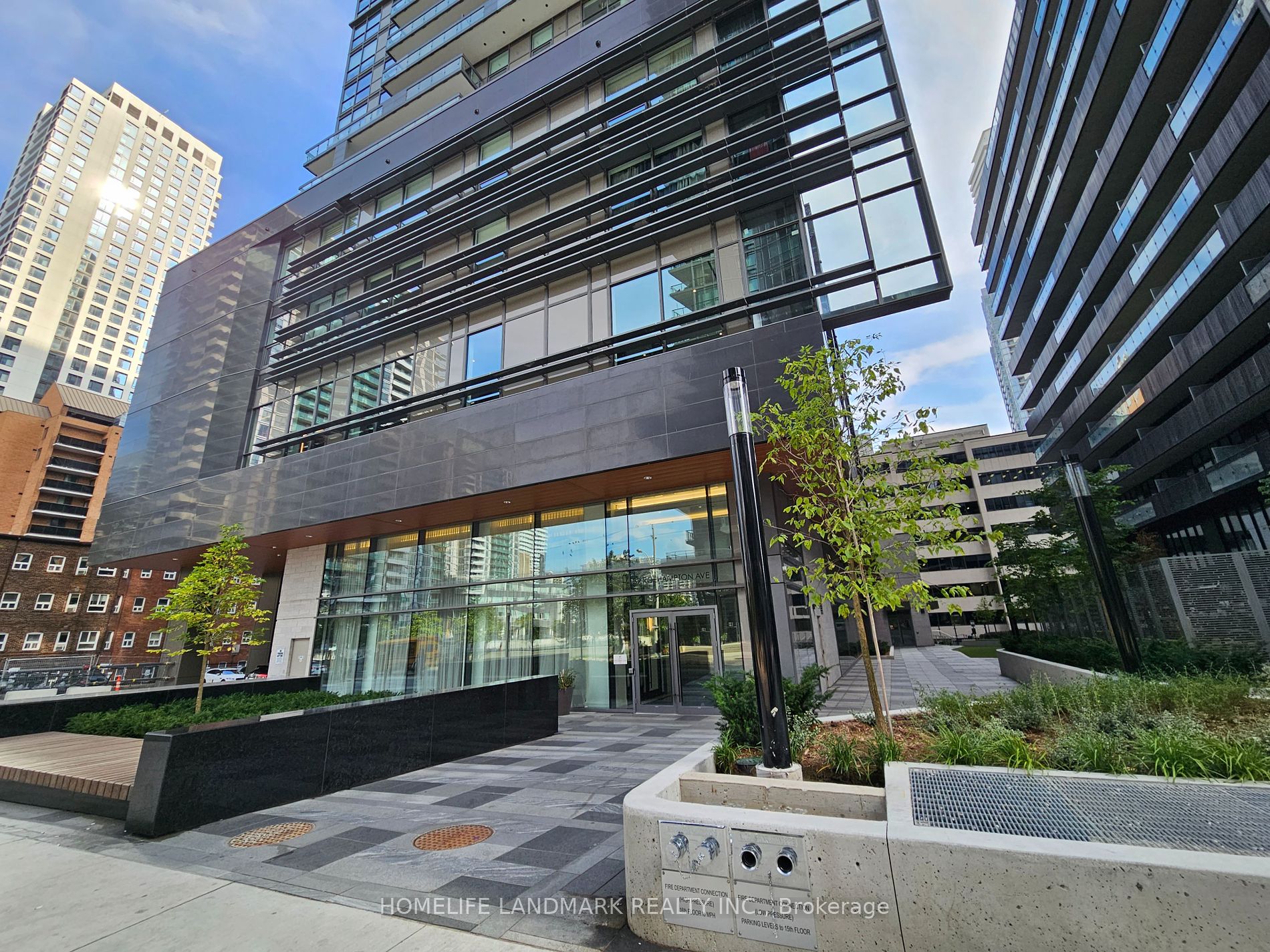 39 Roehampton Ave, ##410