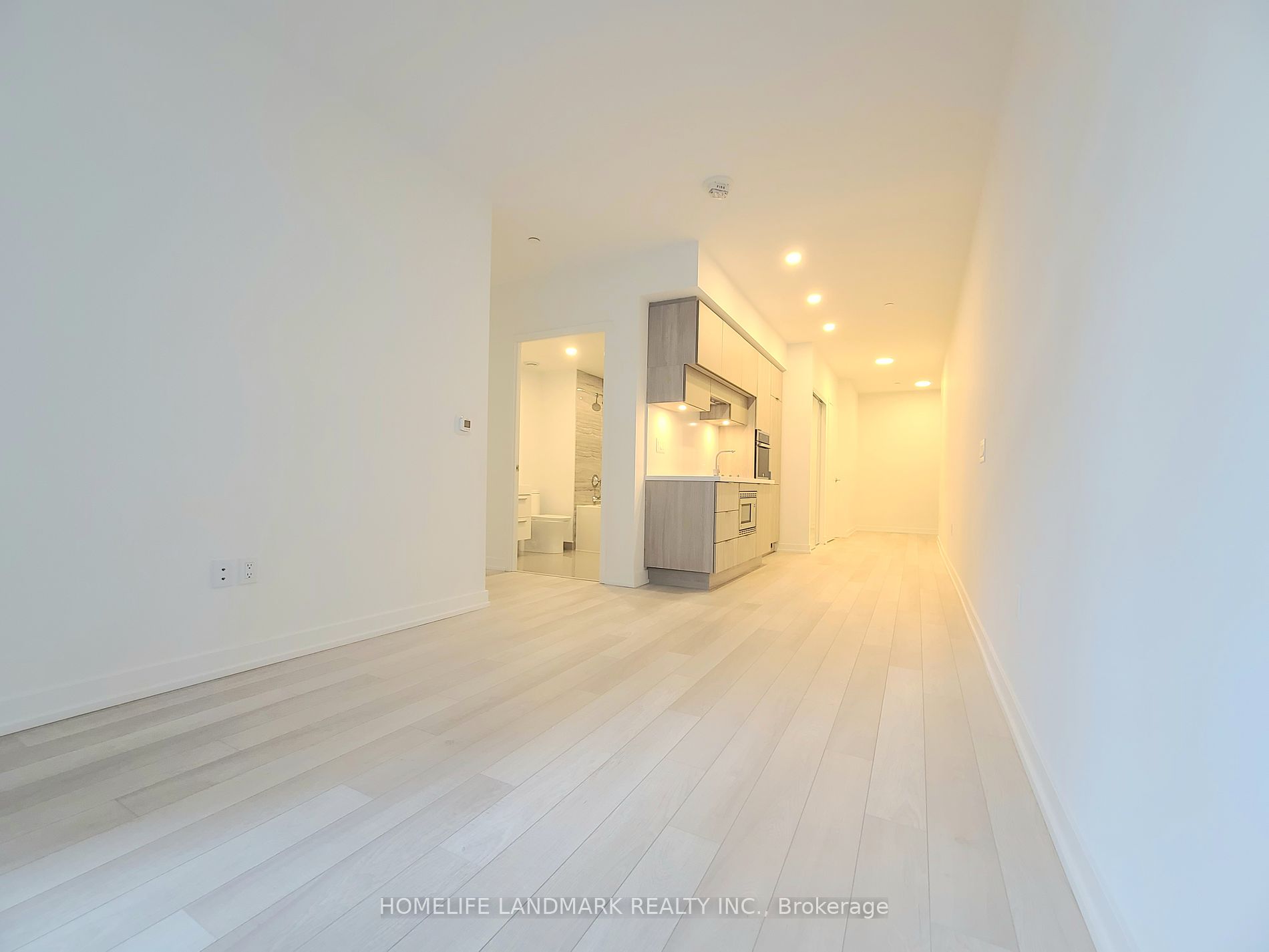 39 Roehampton Ave, ##410