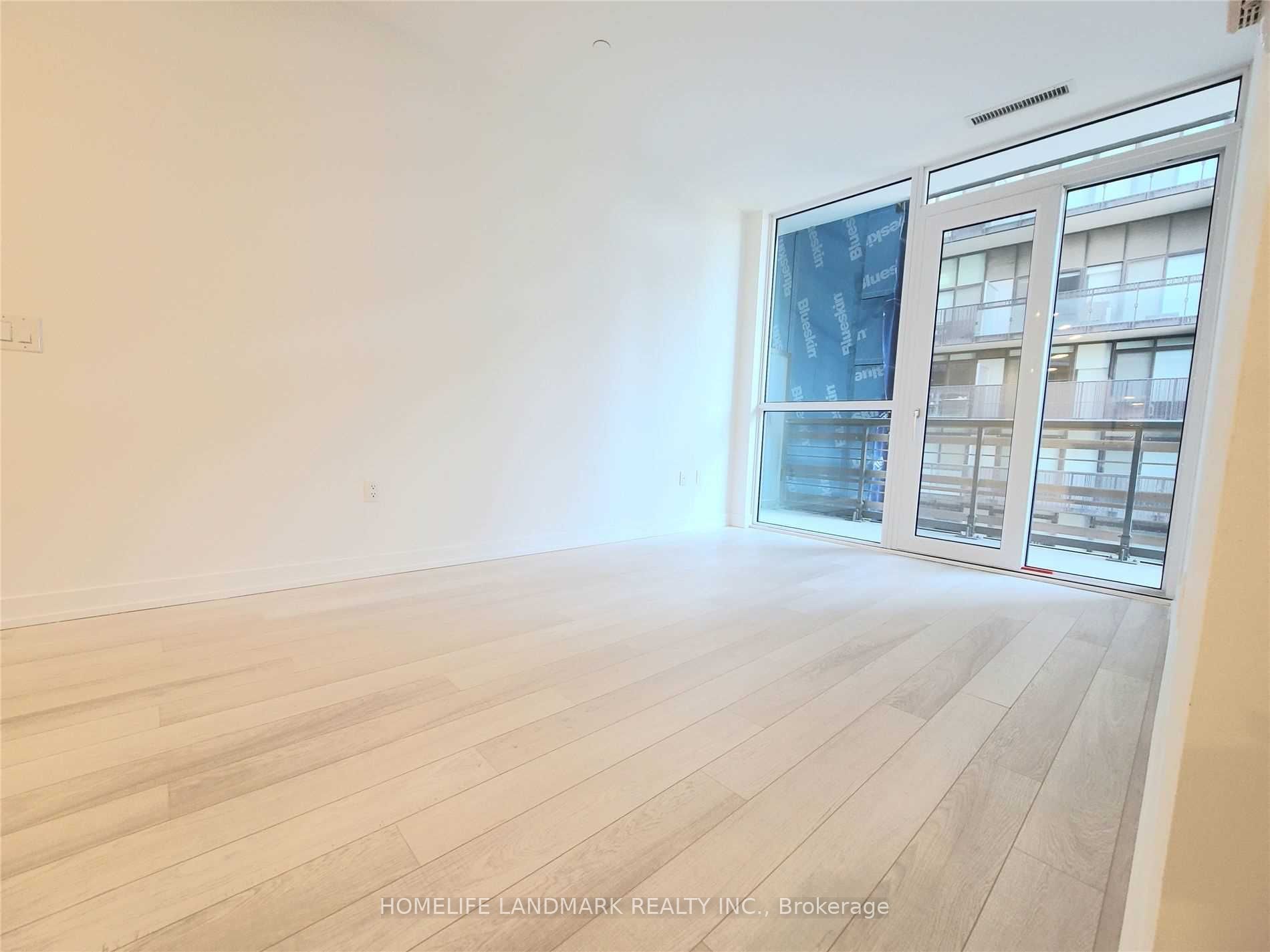39 Roehampton Ave, ##410