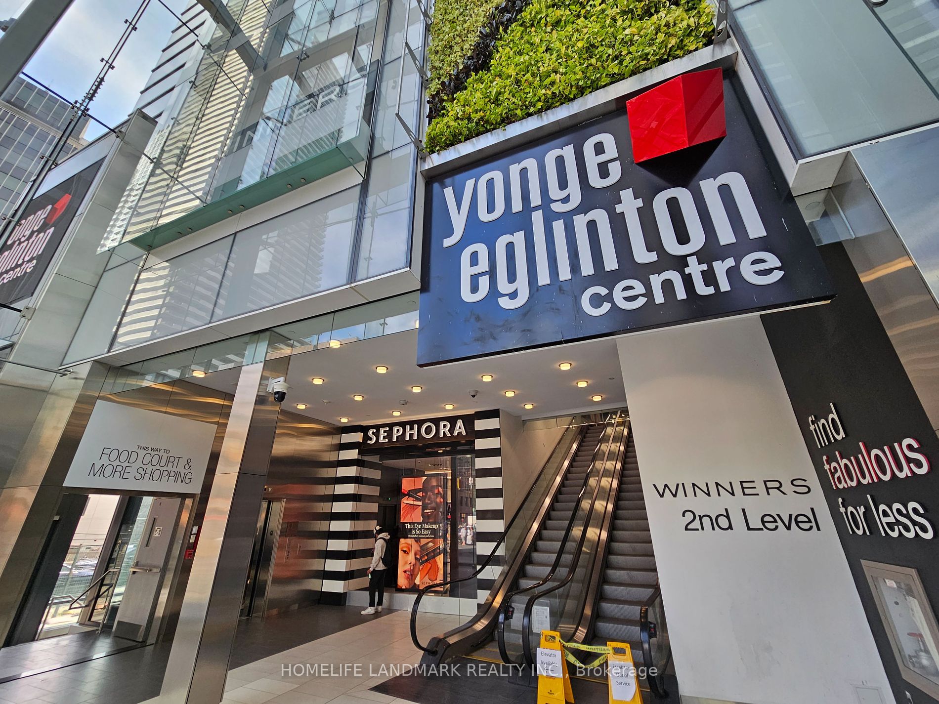 39 Roehampton Ave, ##410