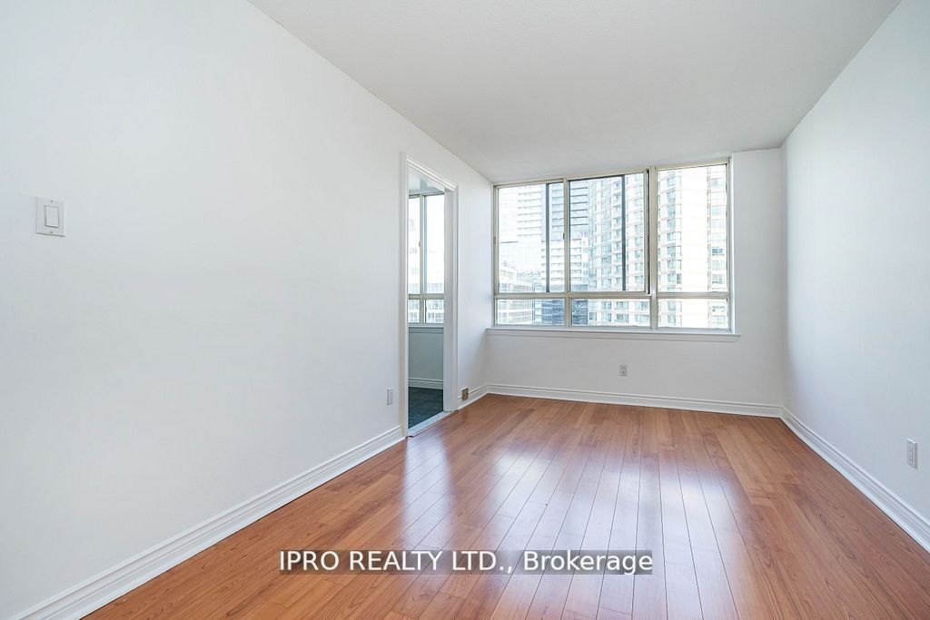 633 Bay St, #2403
