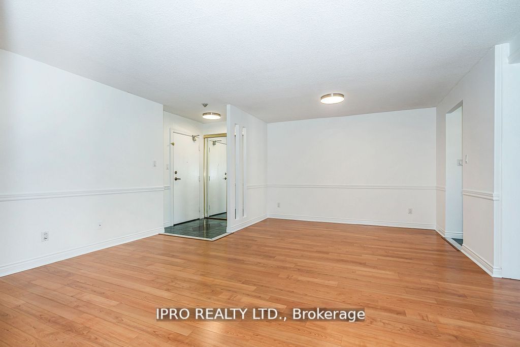 633 Bay St, #2403