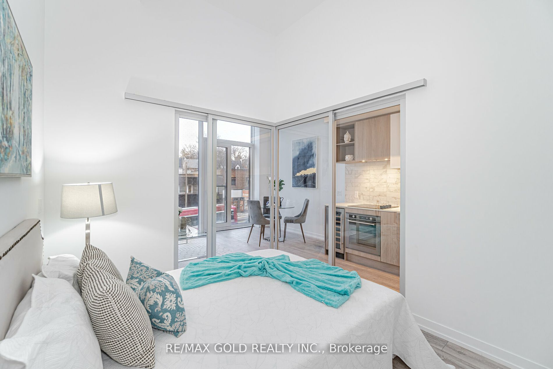 2020 bathurst Street #216