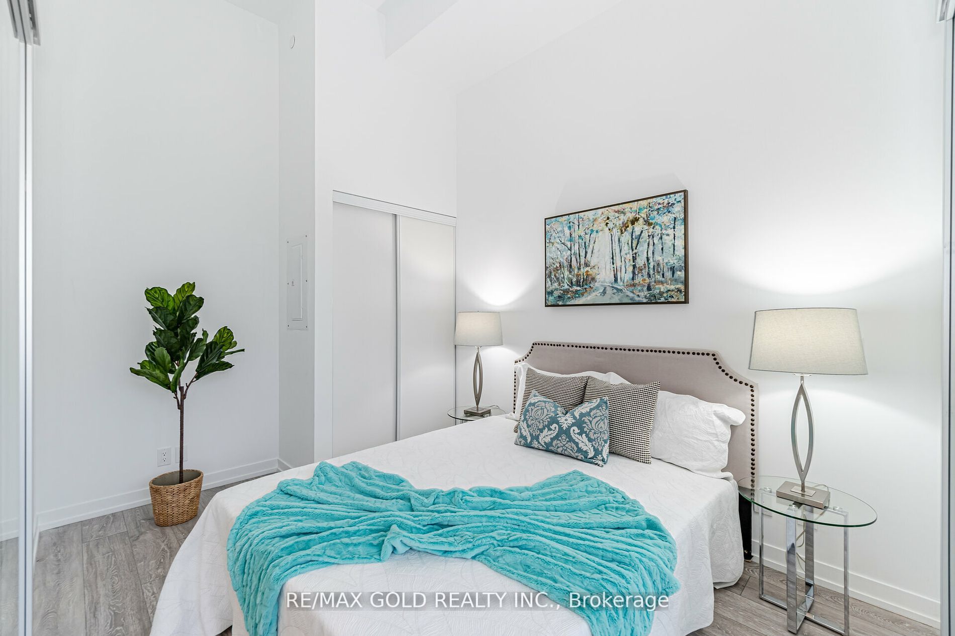 2020 bathurst Street #216