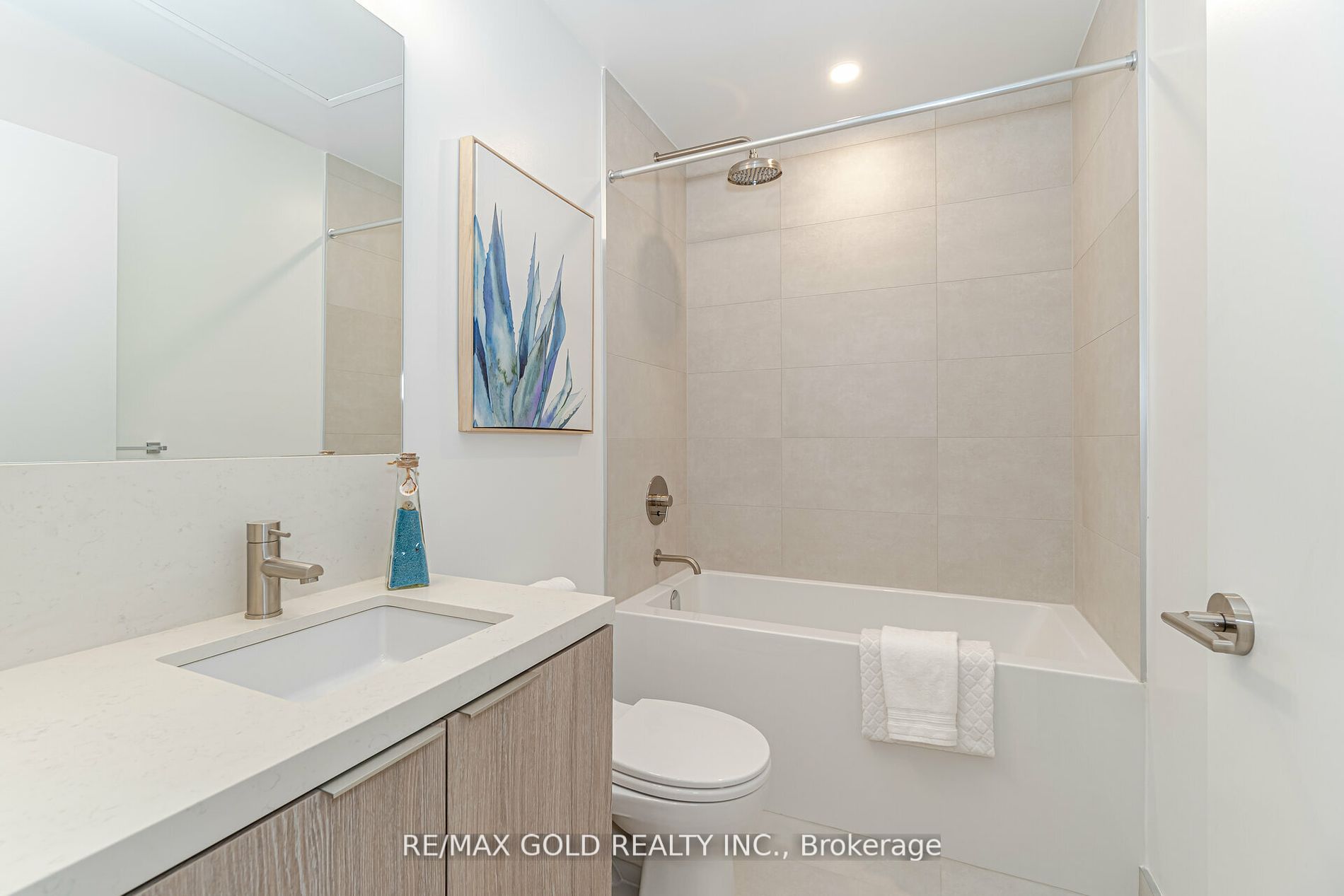 2020 bathurst Street #216