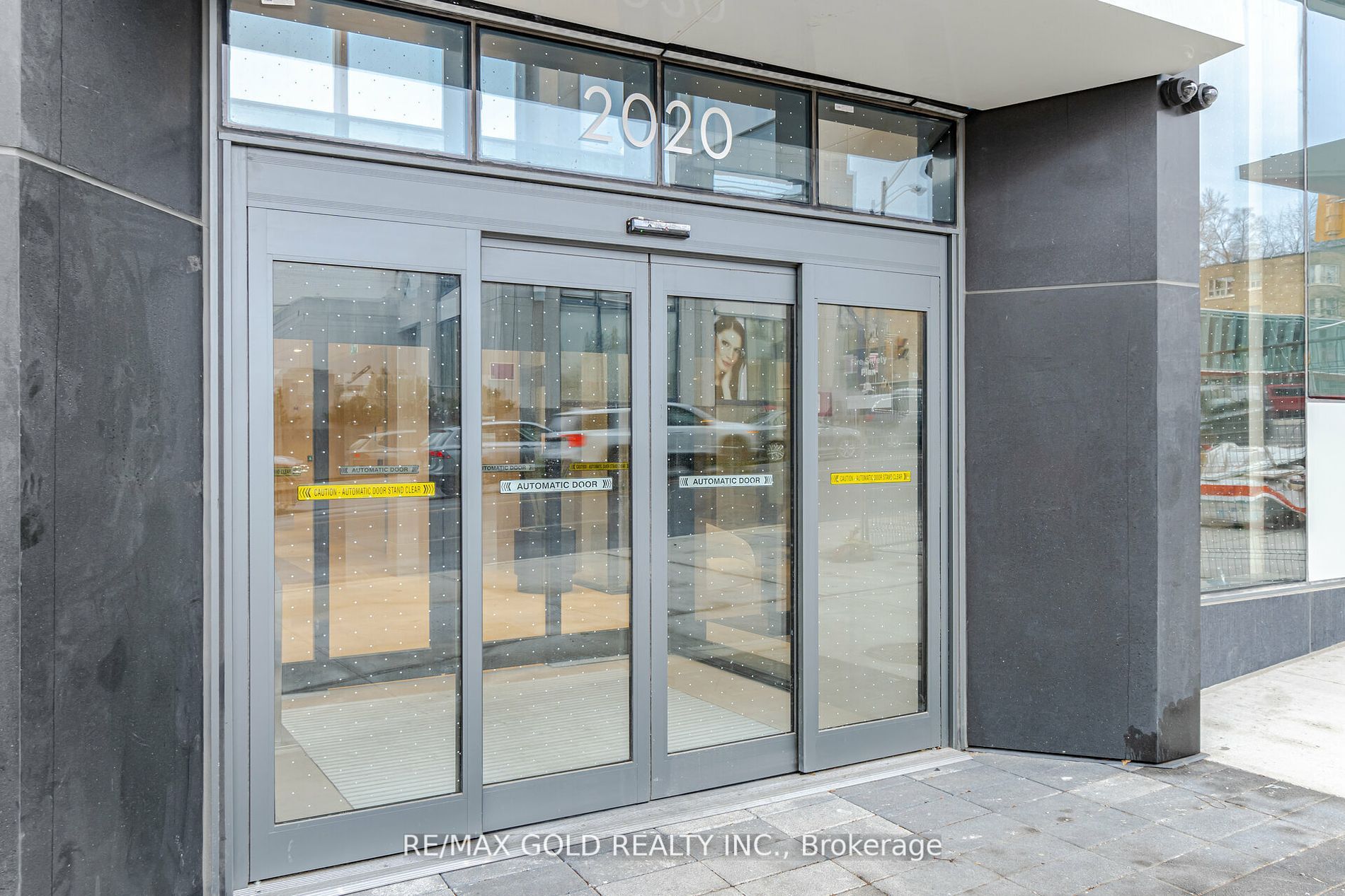 2020 bathurst Street #216