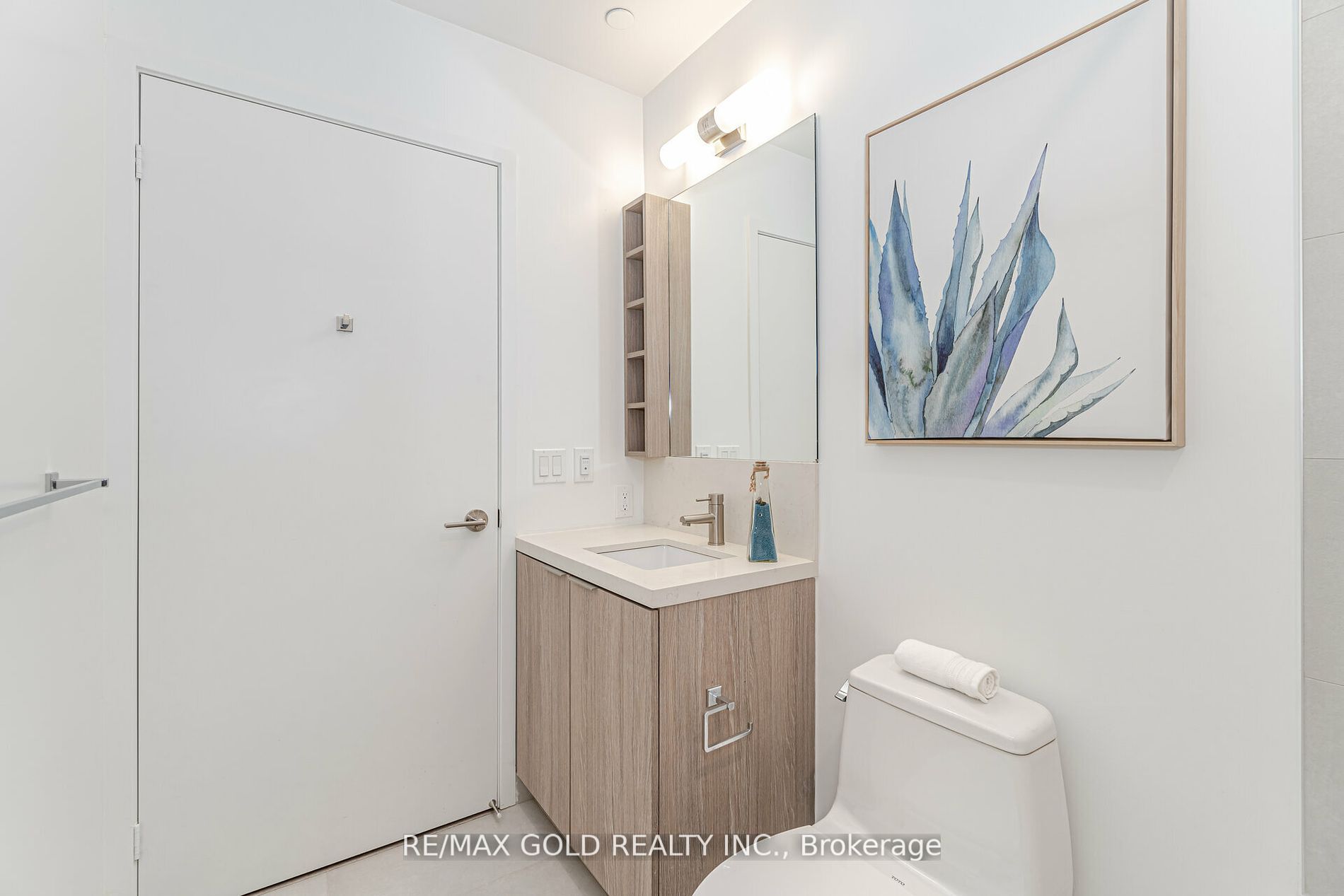 2020 bathurst Street #216