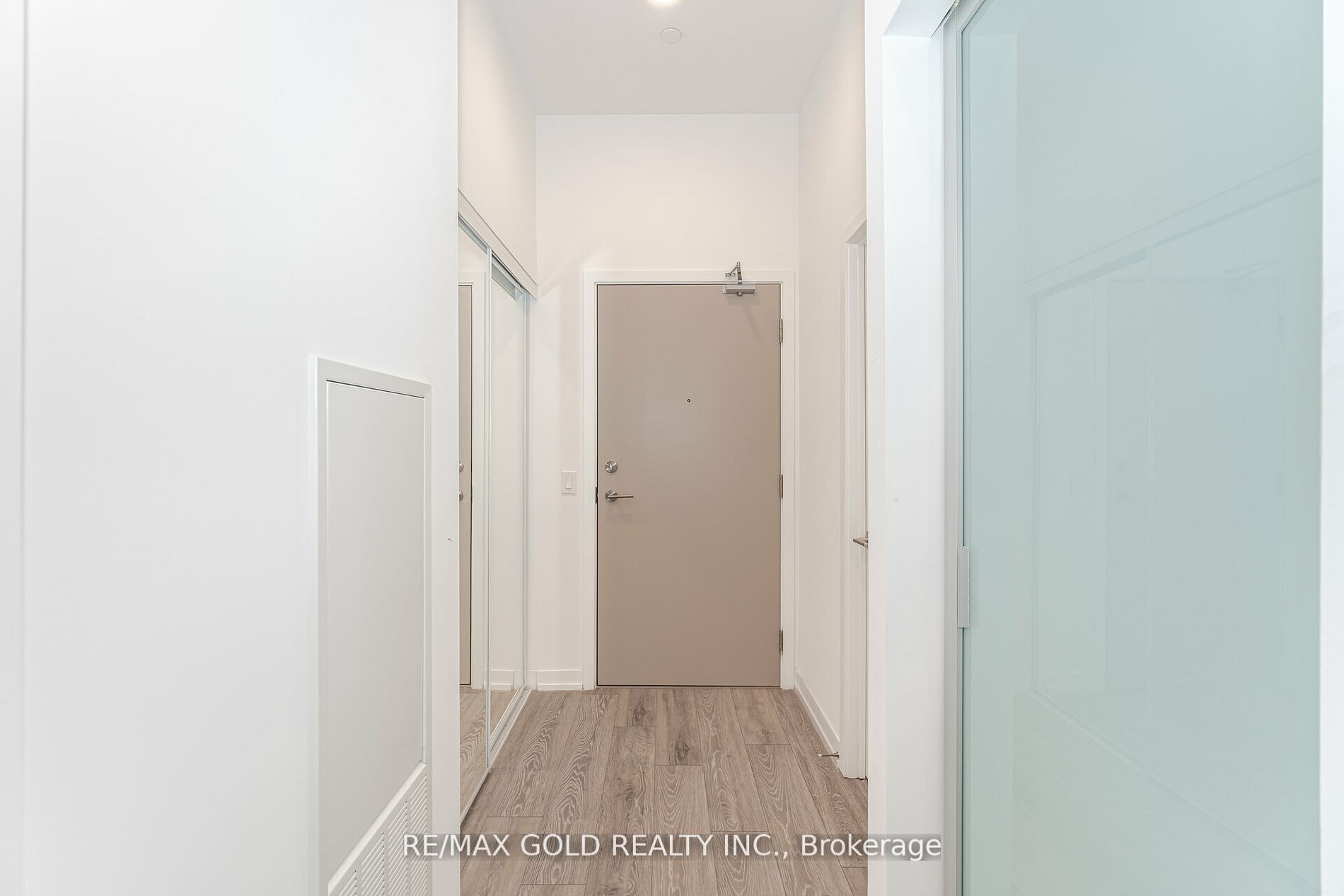 2020 bathurst Street #216