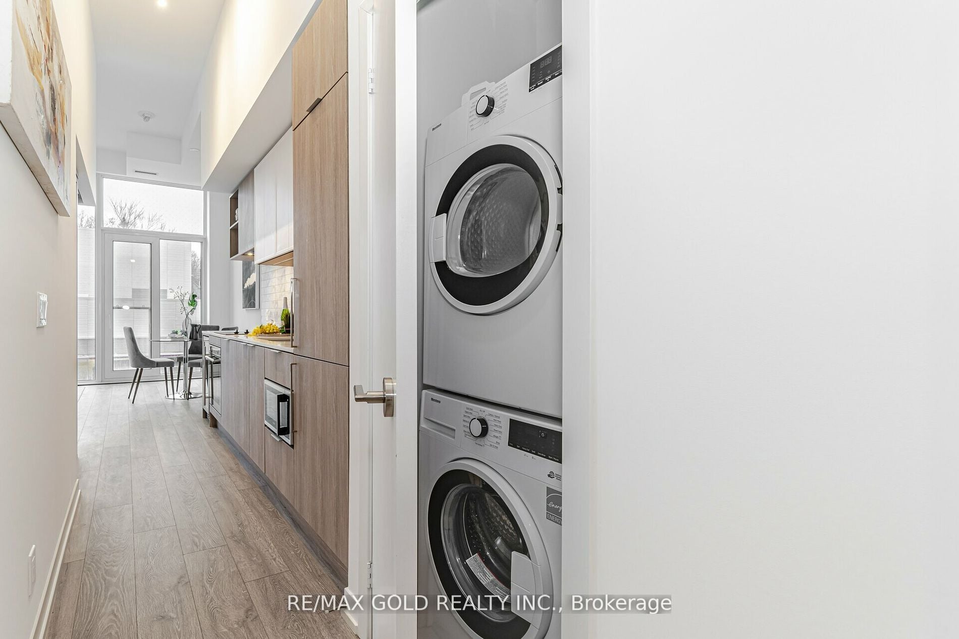 2020 bathurst Street #216