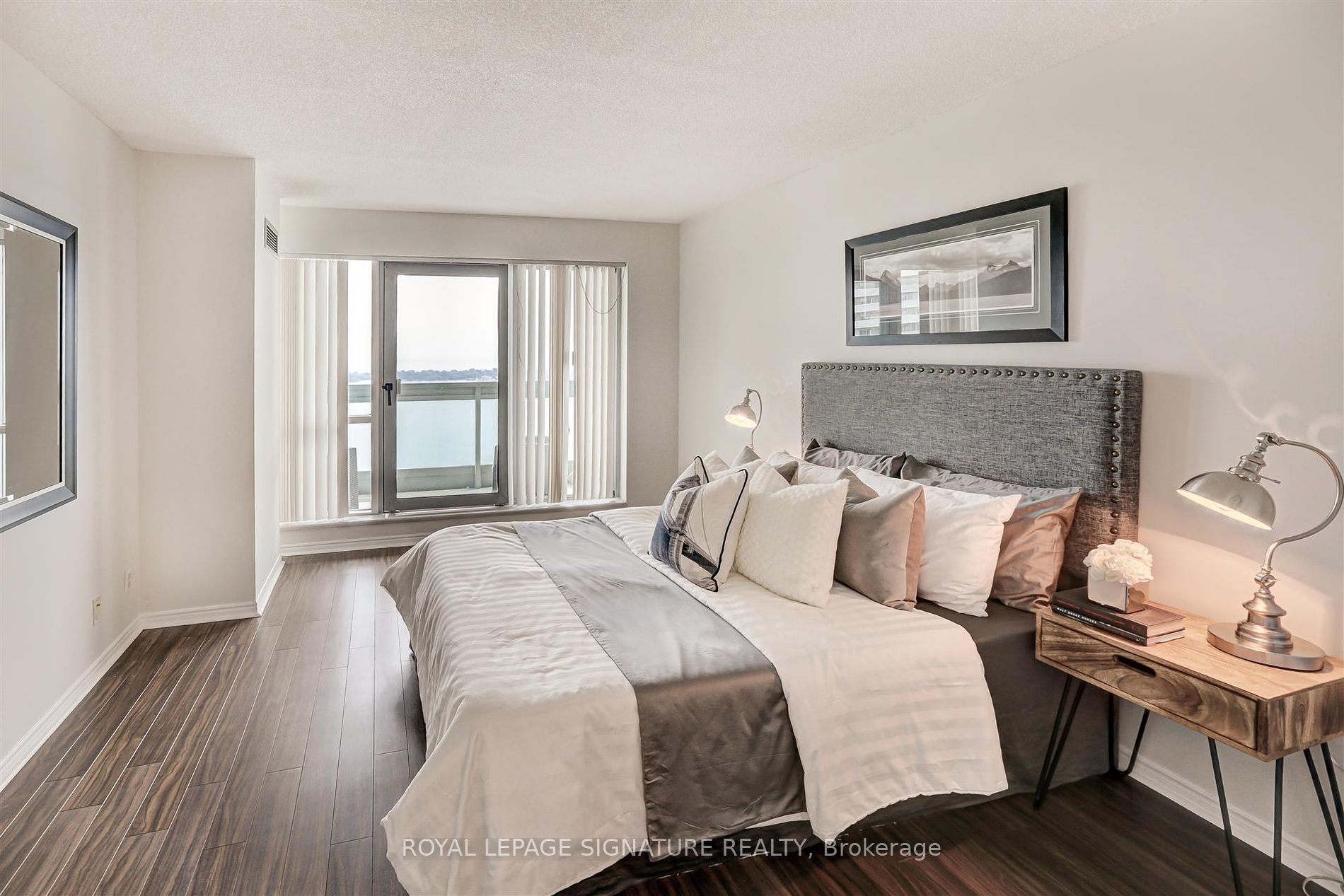 10 Yonge Street #3111