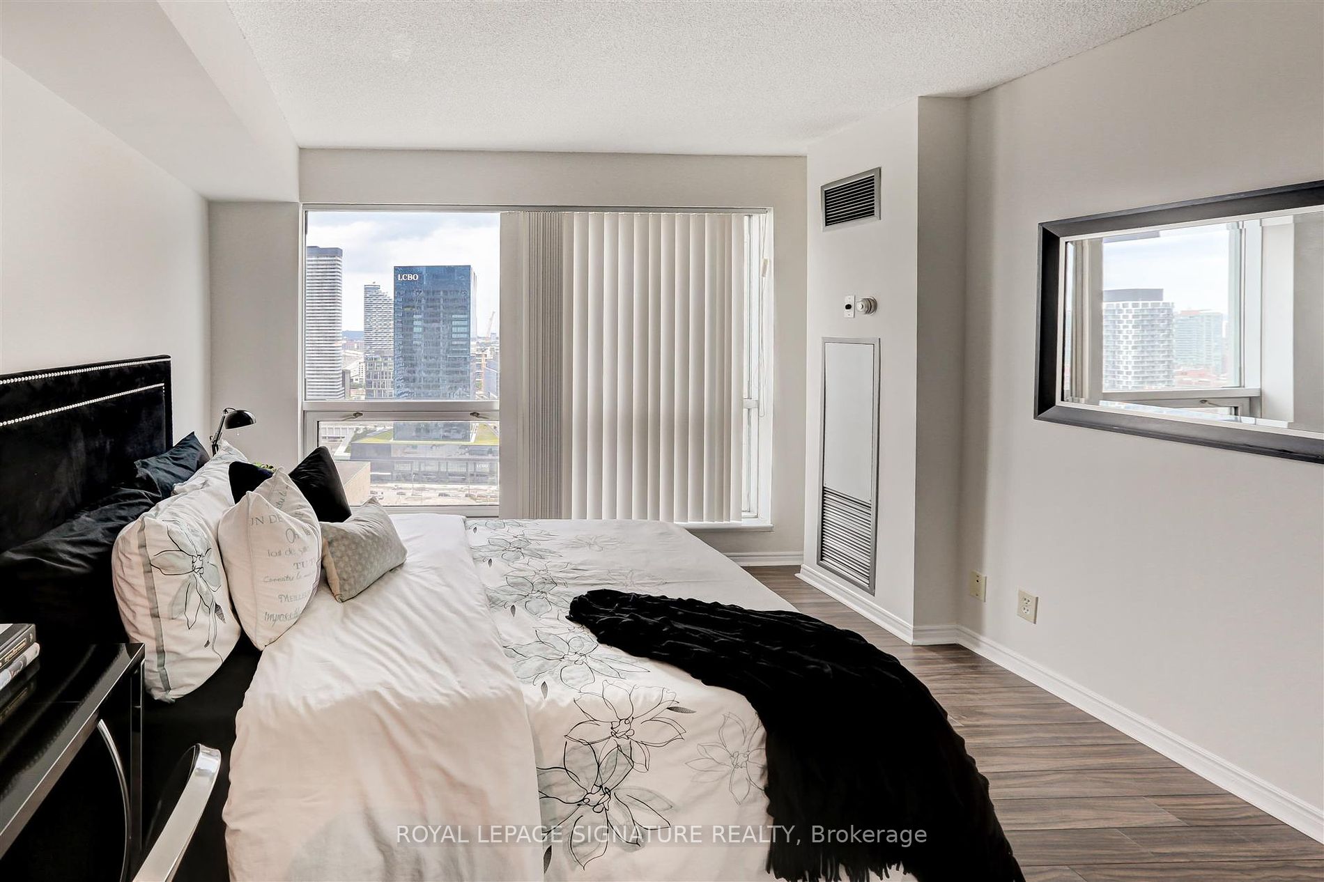 10 Yonge Street #3111