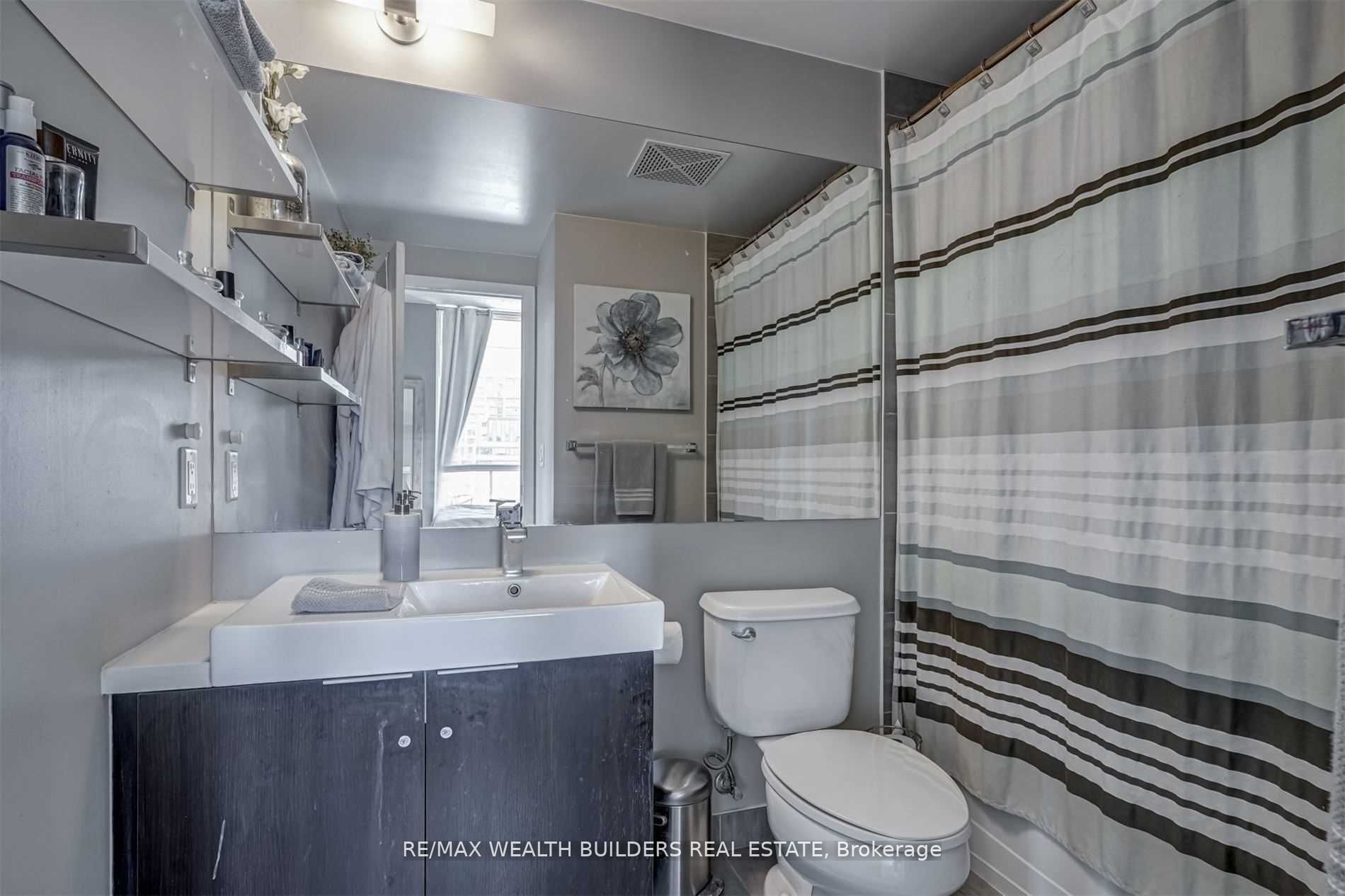 478 King Street W, #812