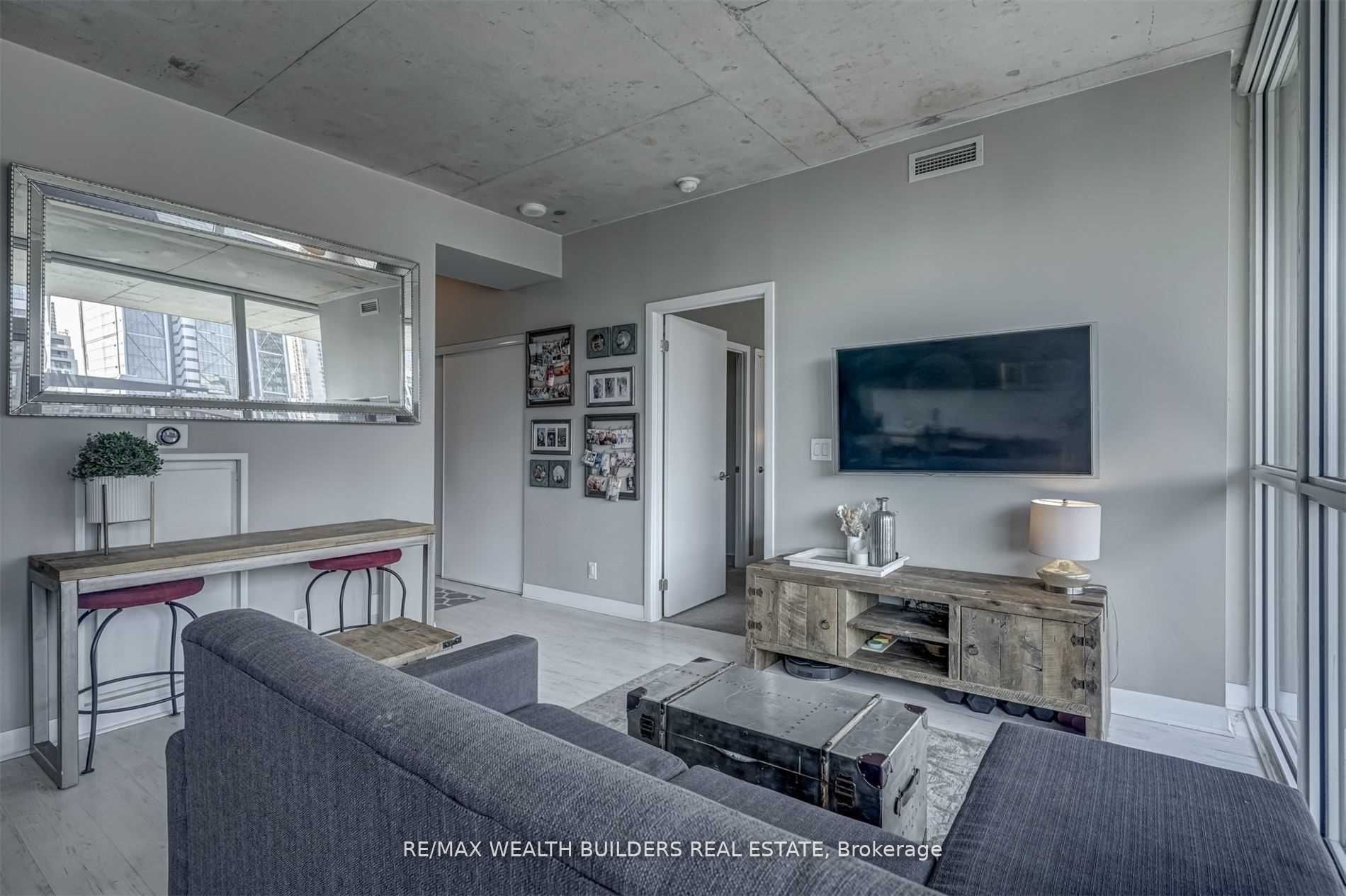 478 King Street W, #812