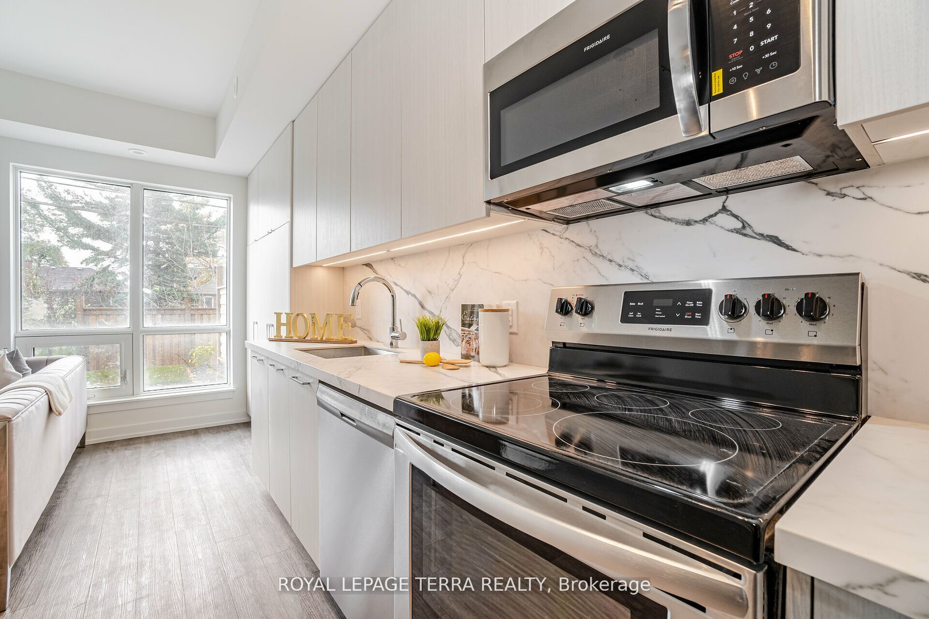 871 Sheppard Ave W, #28