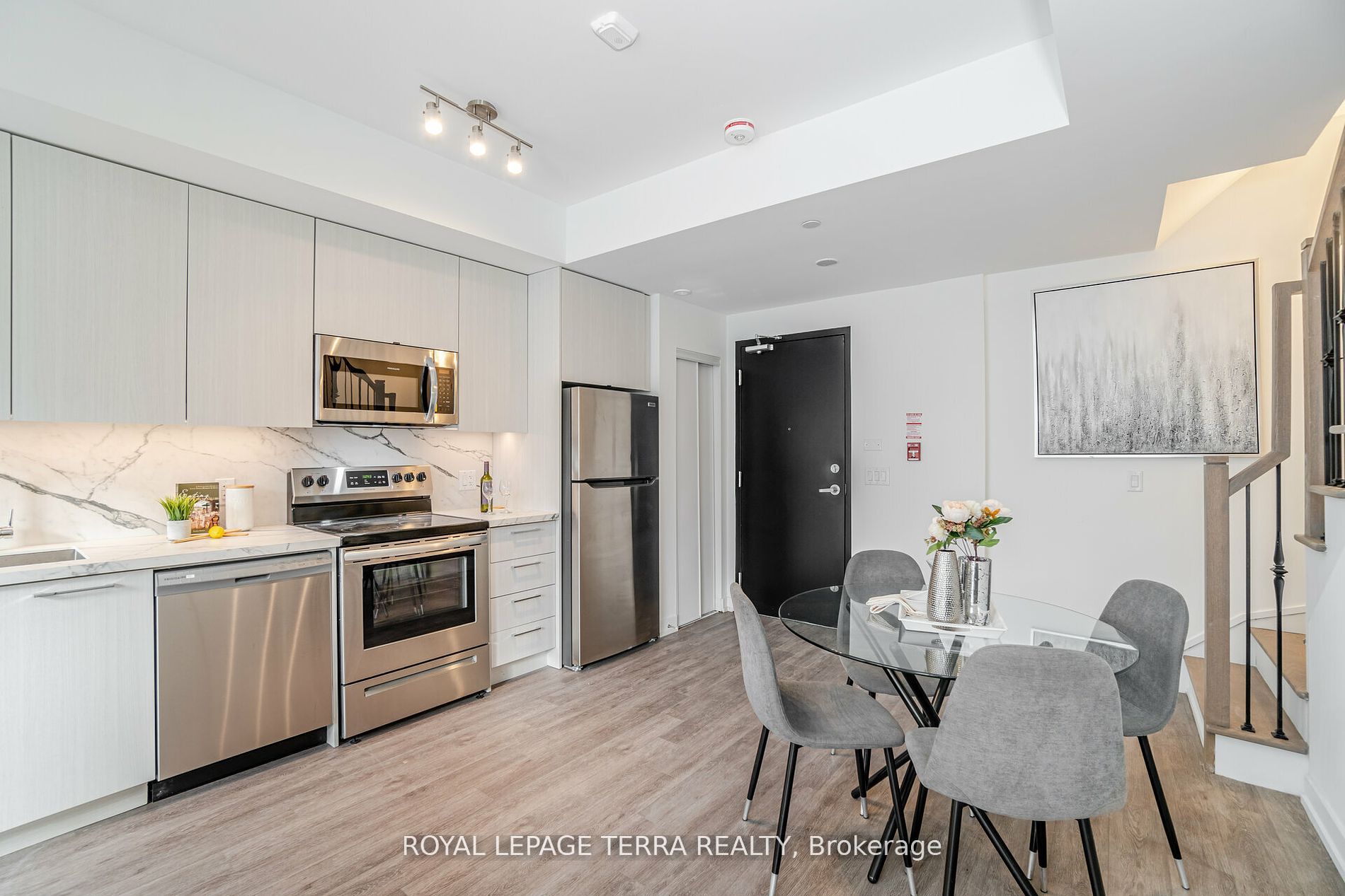 871 Sheppard Ave W, #28