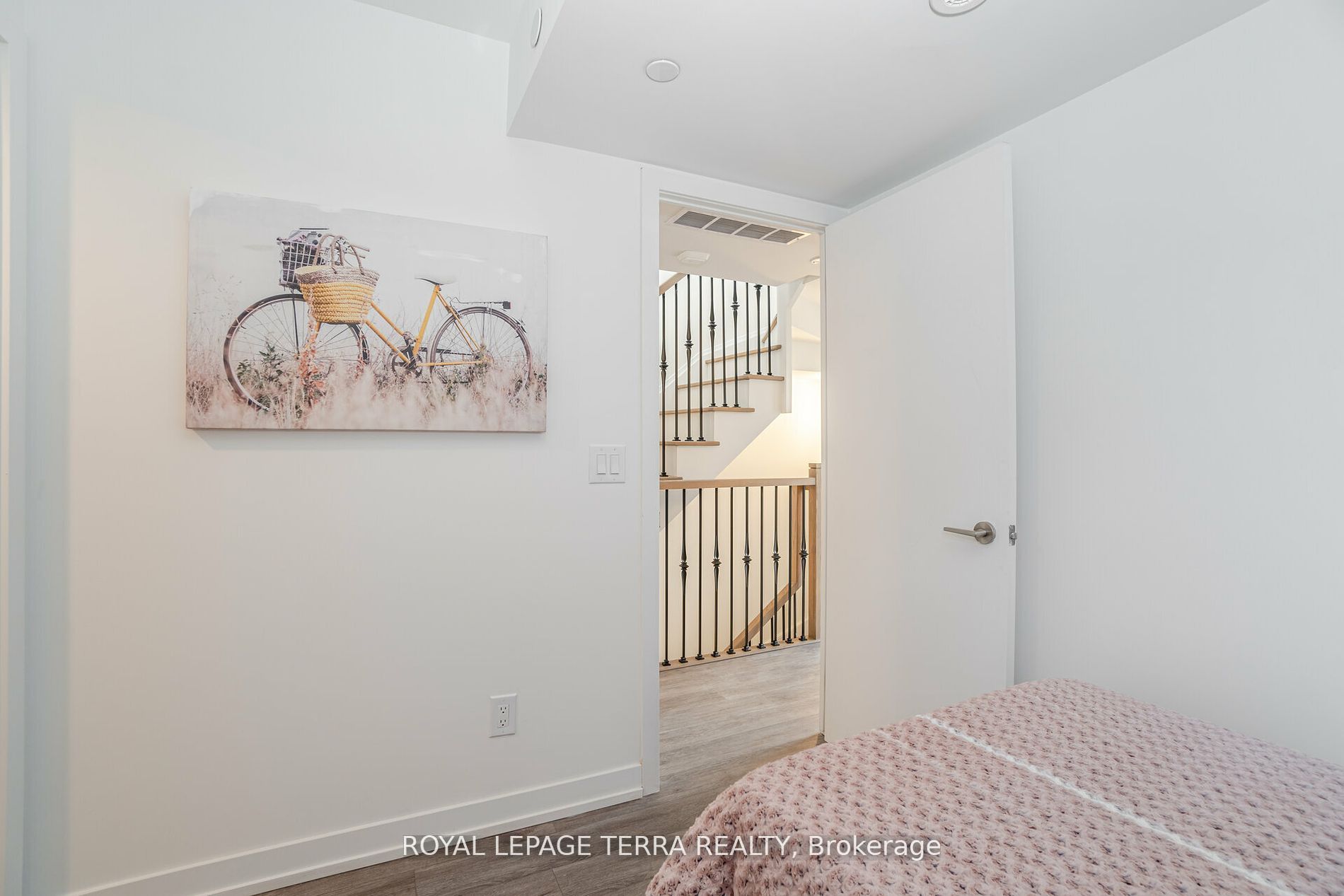 871 Sheppard Ave W, #28