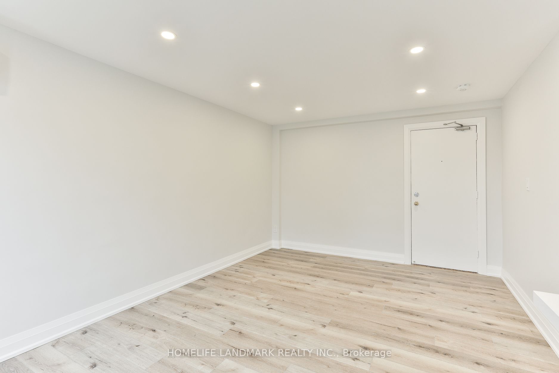 697 Eglinton Avenue W, #105
