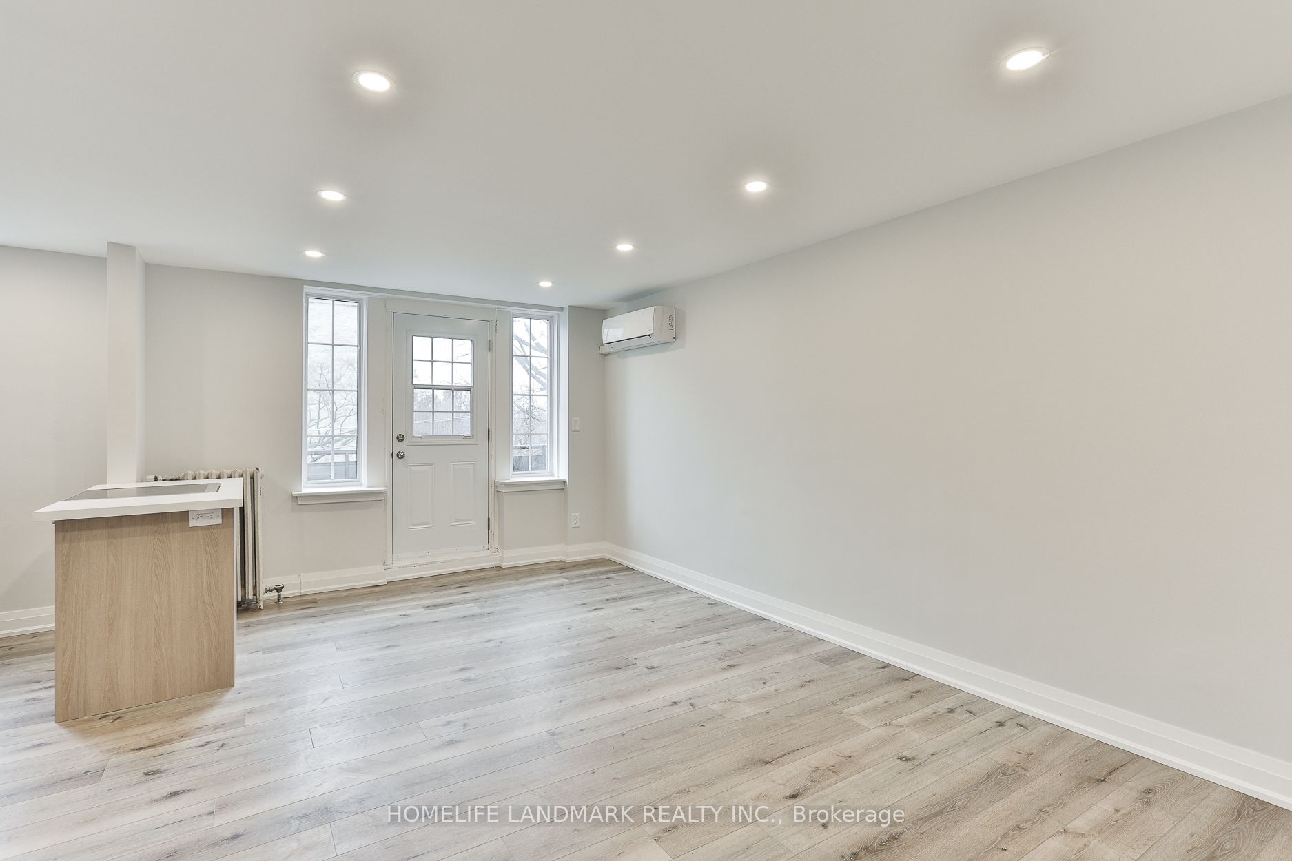 697 Eglinton Avenue W, #105