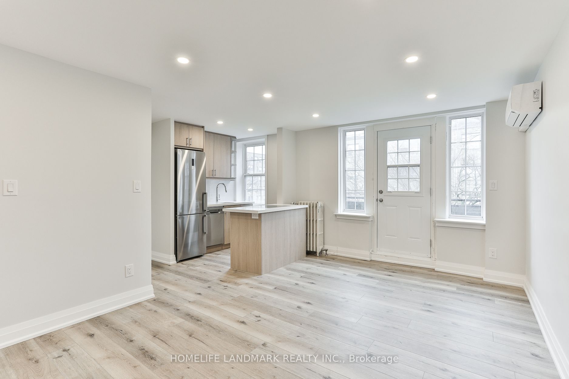 697 Eglinton Avenue W, #105