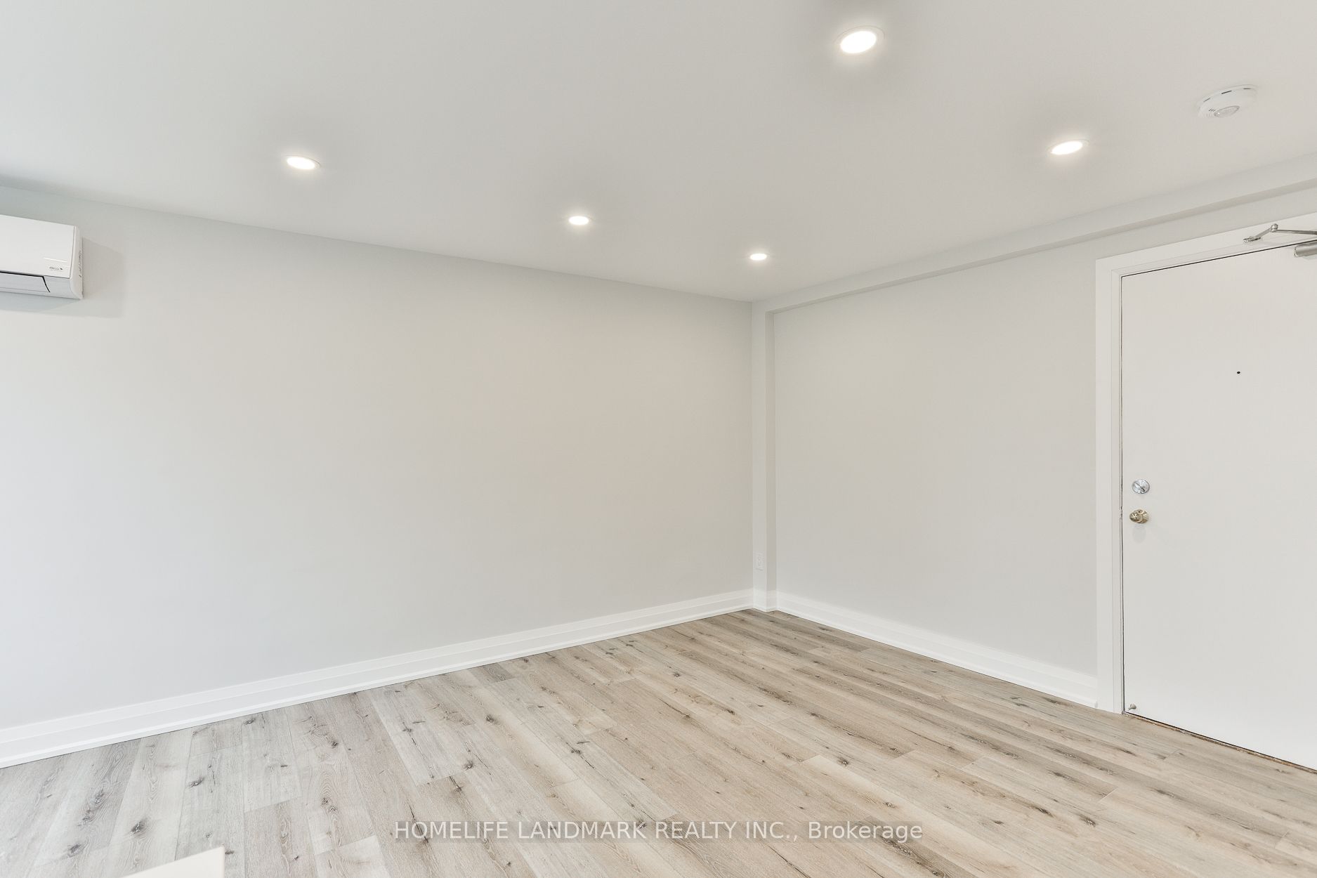 697 Eglinton Avenue W, #105