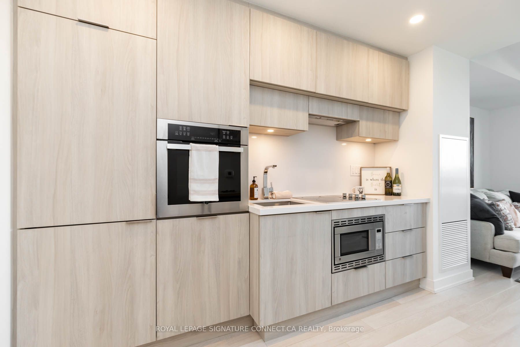 39 Roehampton Avenue, #1101