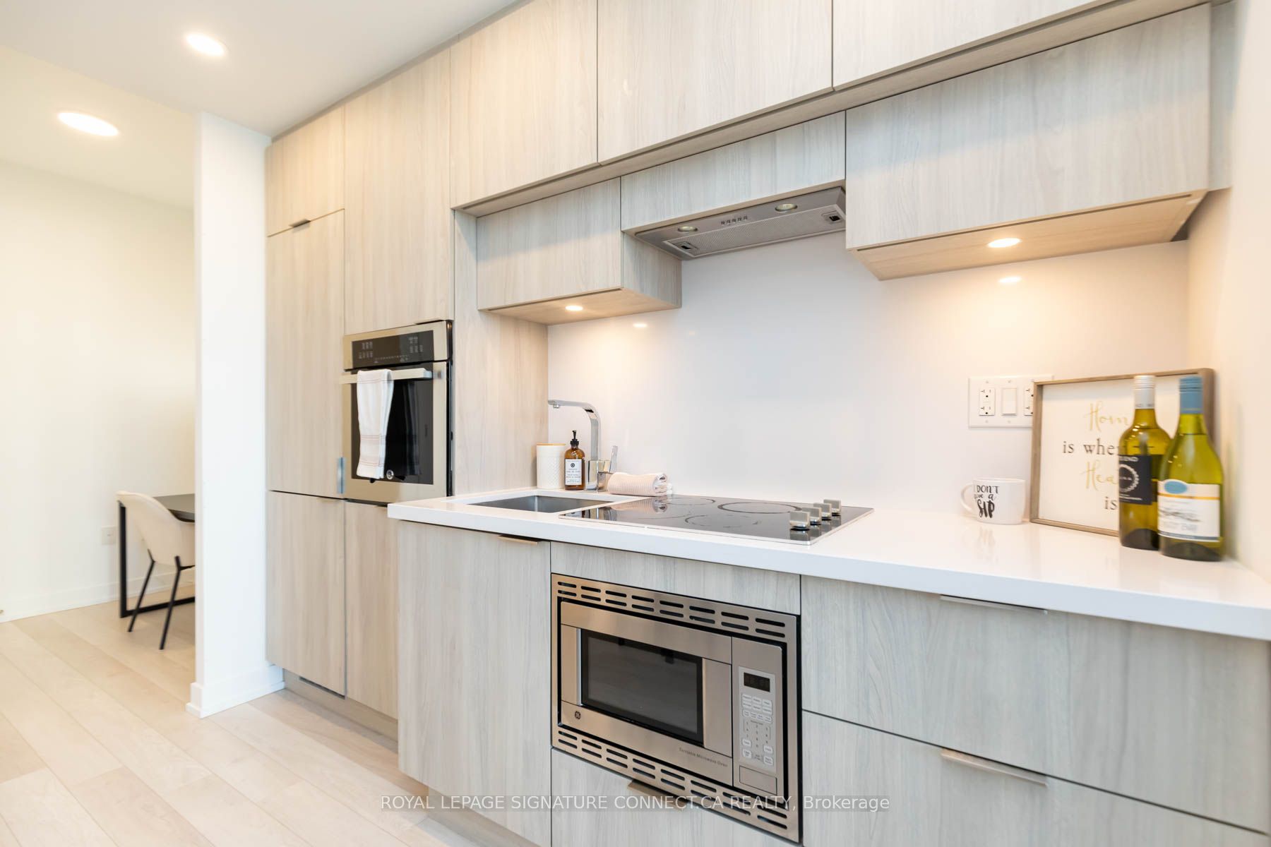 39 Roehampton Avenue, #1101