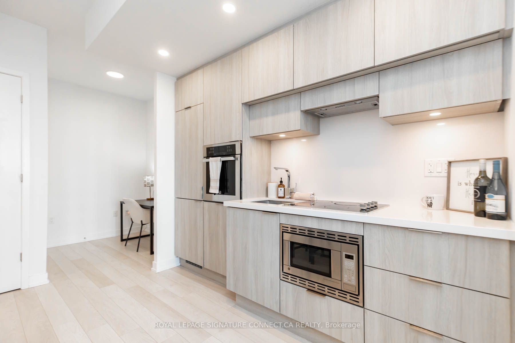 39 Roehampton Avenue, #1101