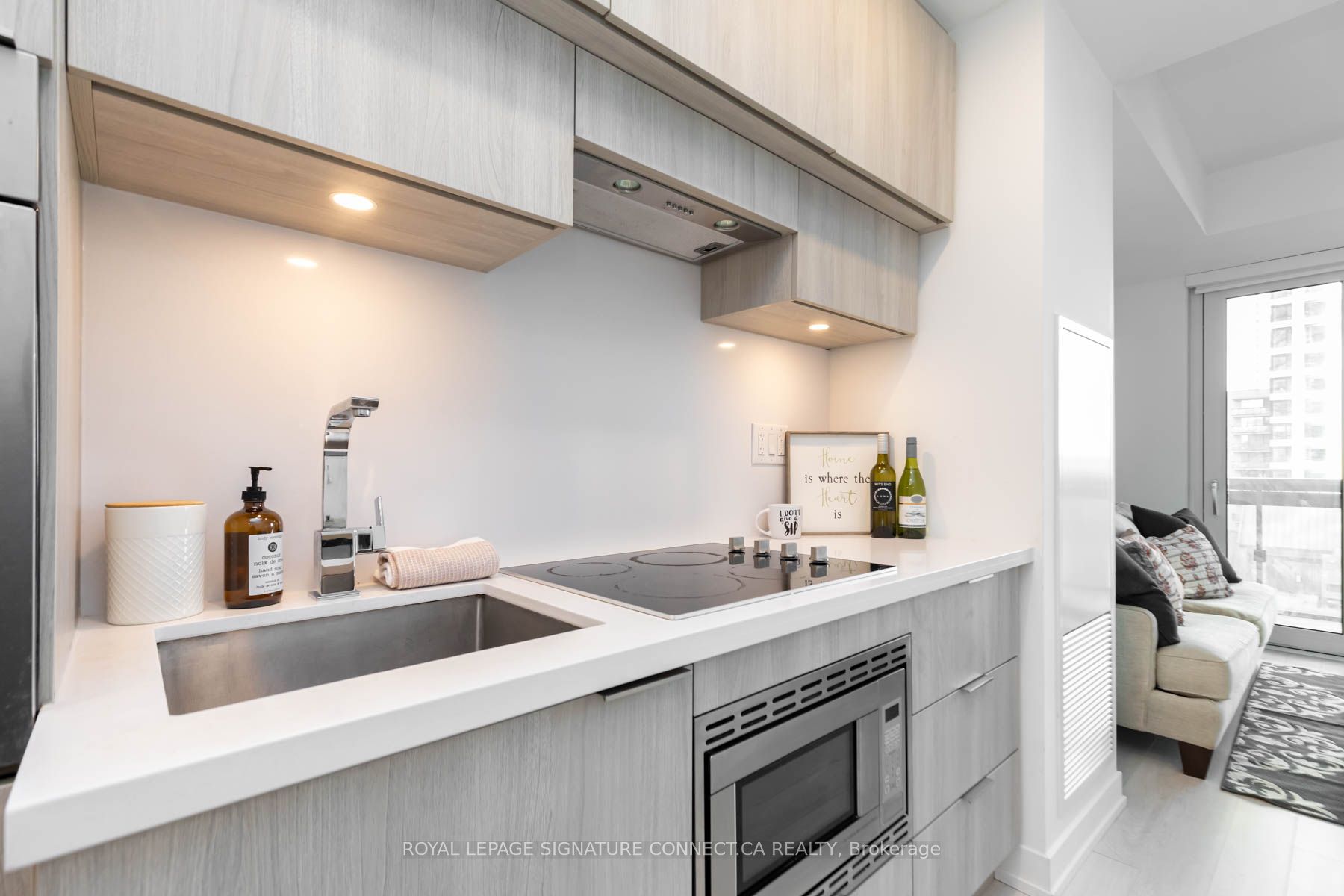 39 Roehampton Avenue, #1101