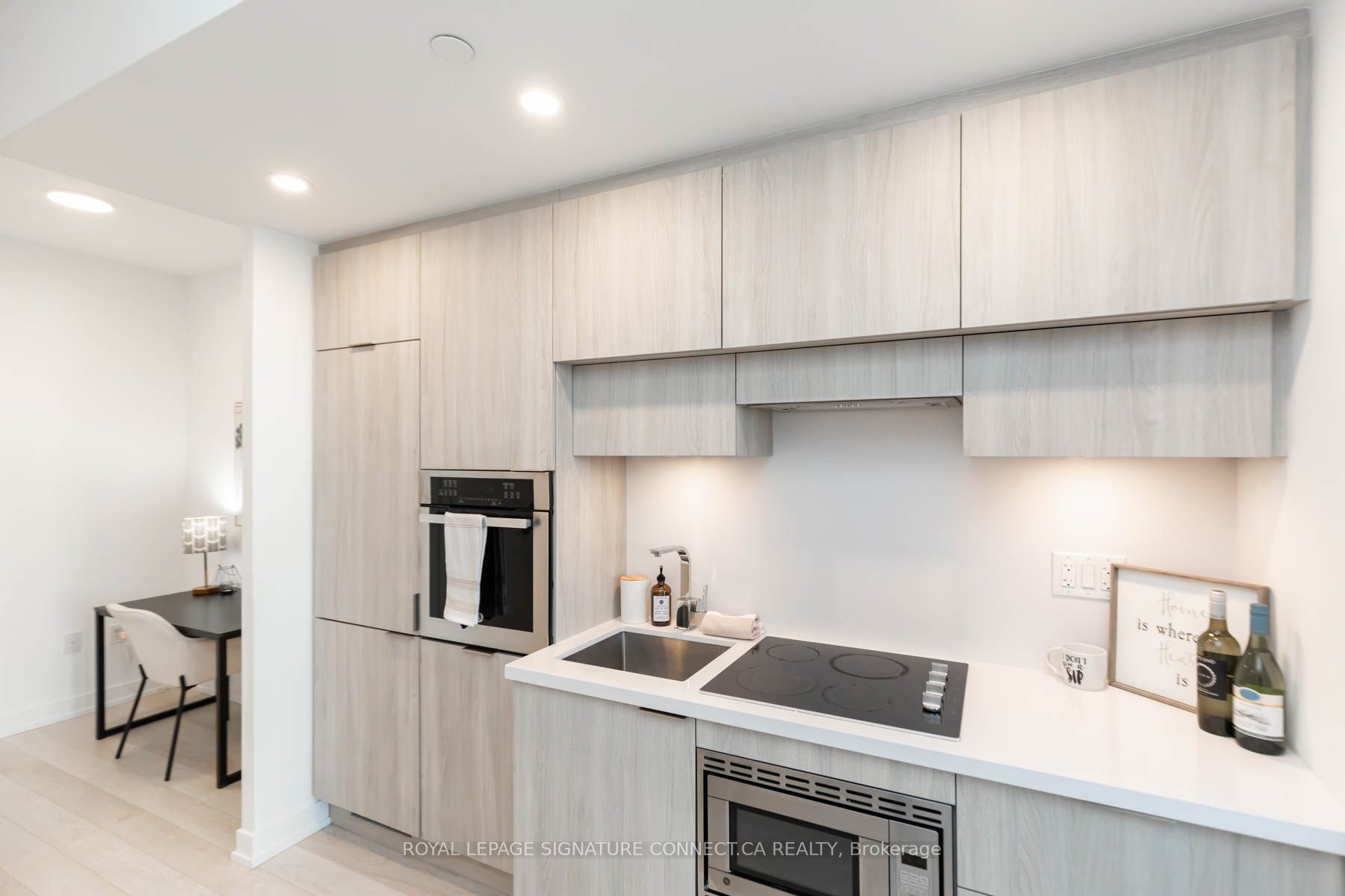 39 Roehampton Avenue, #1101