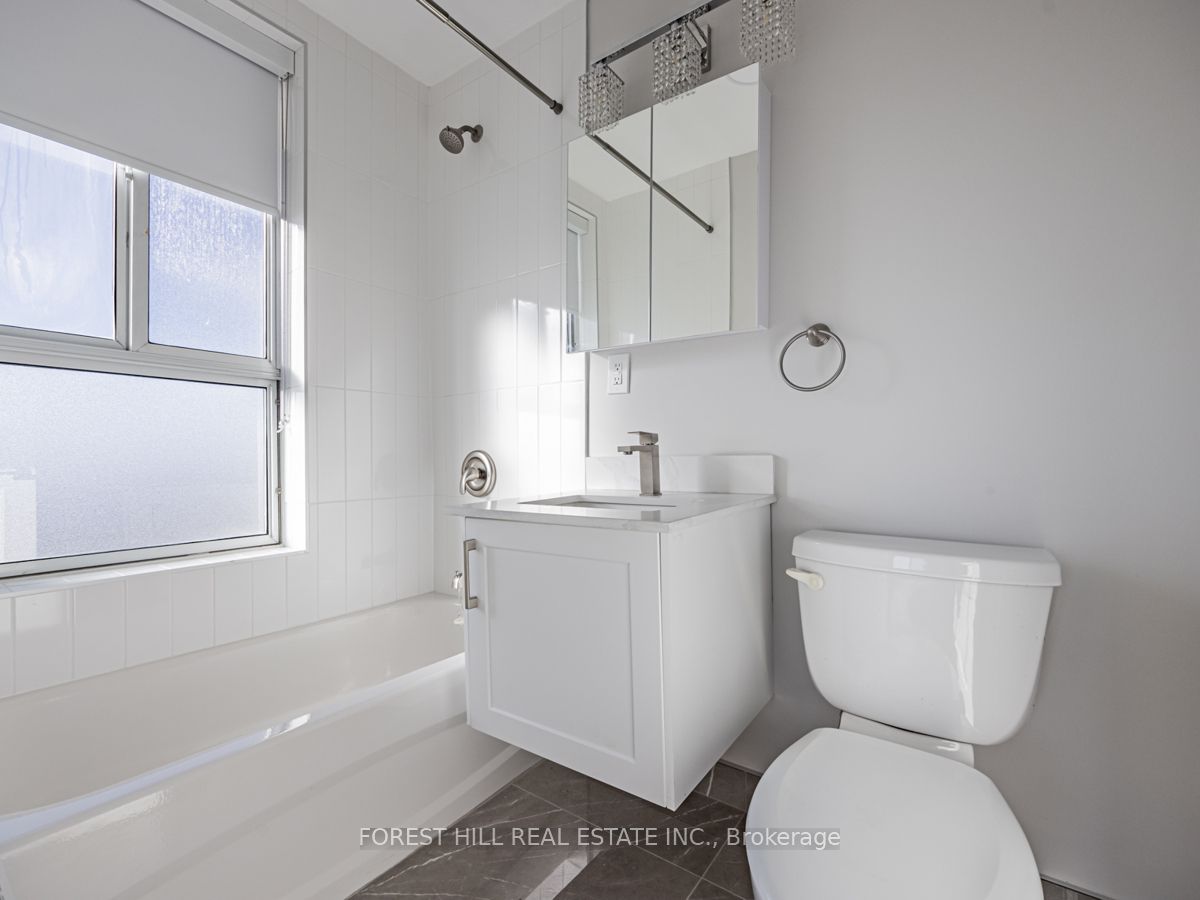 780 Eglinton Ave W, #606