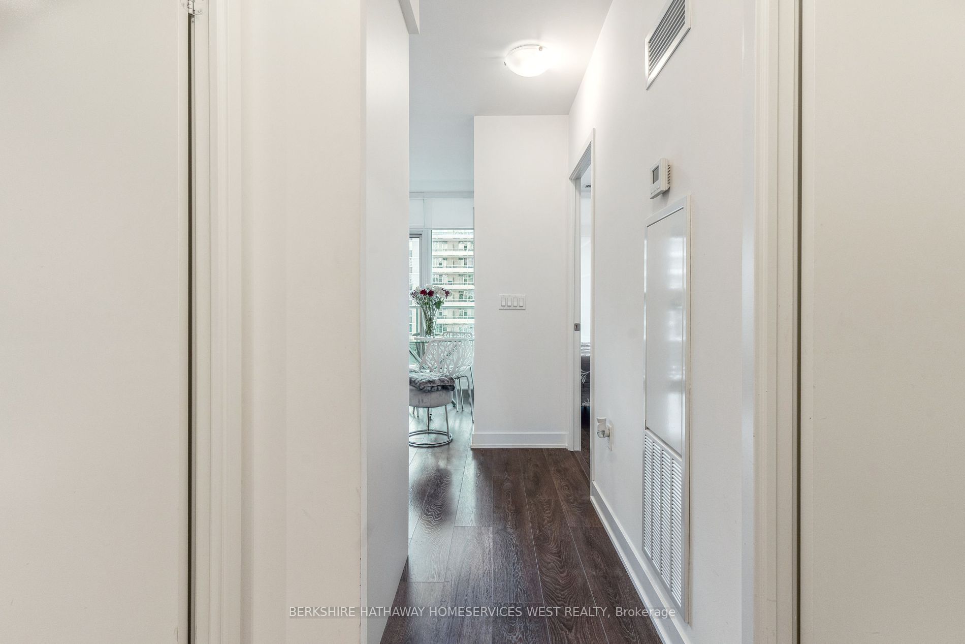 195 Redpath Ave, #605