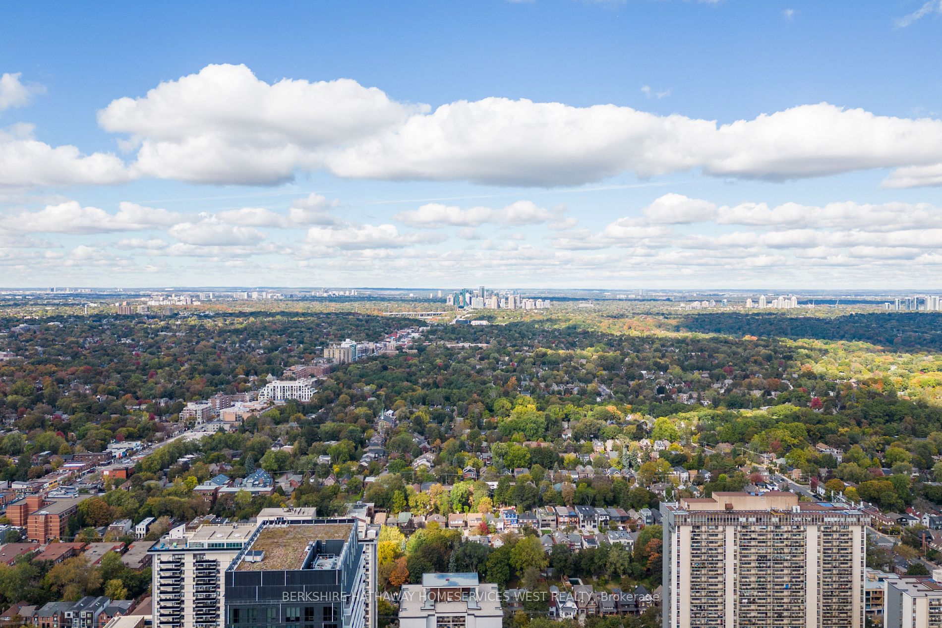 195 Redpath Ave, #605