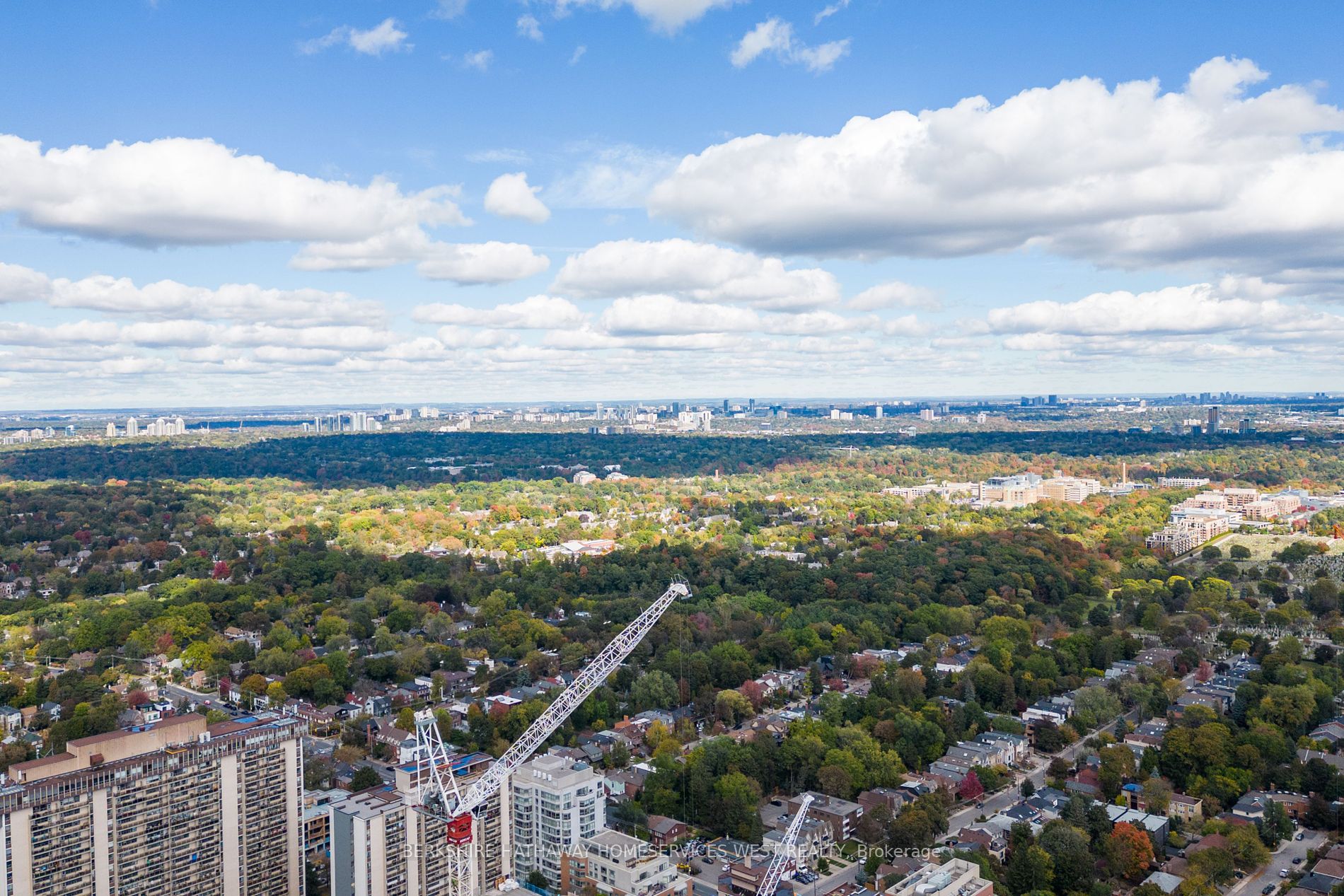 195 Redpath Ave, #605