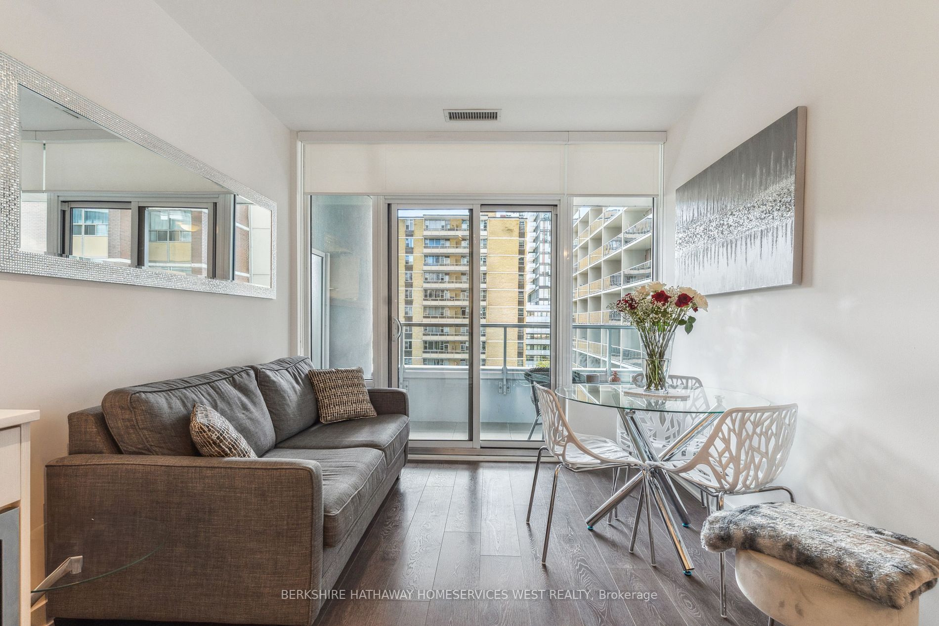 195 Redpath Ave, #605