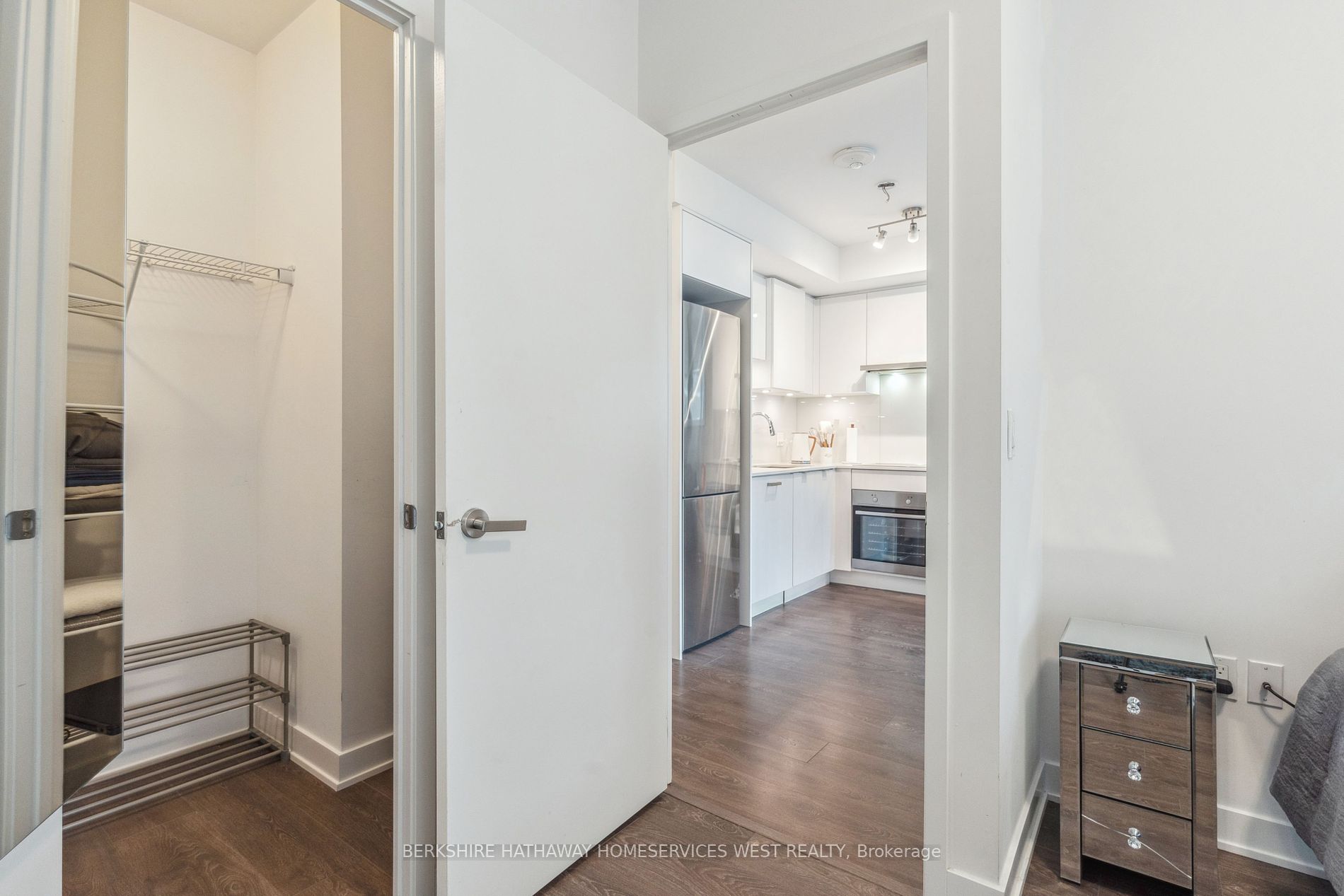 195 Redpath Ave, #605