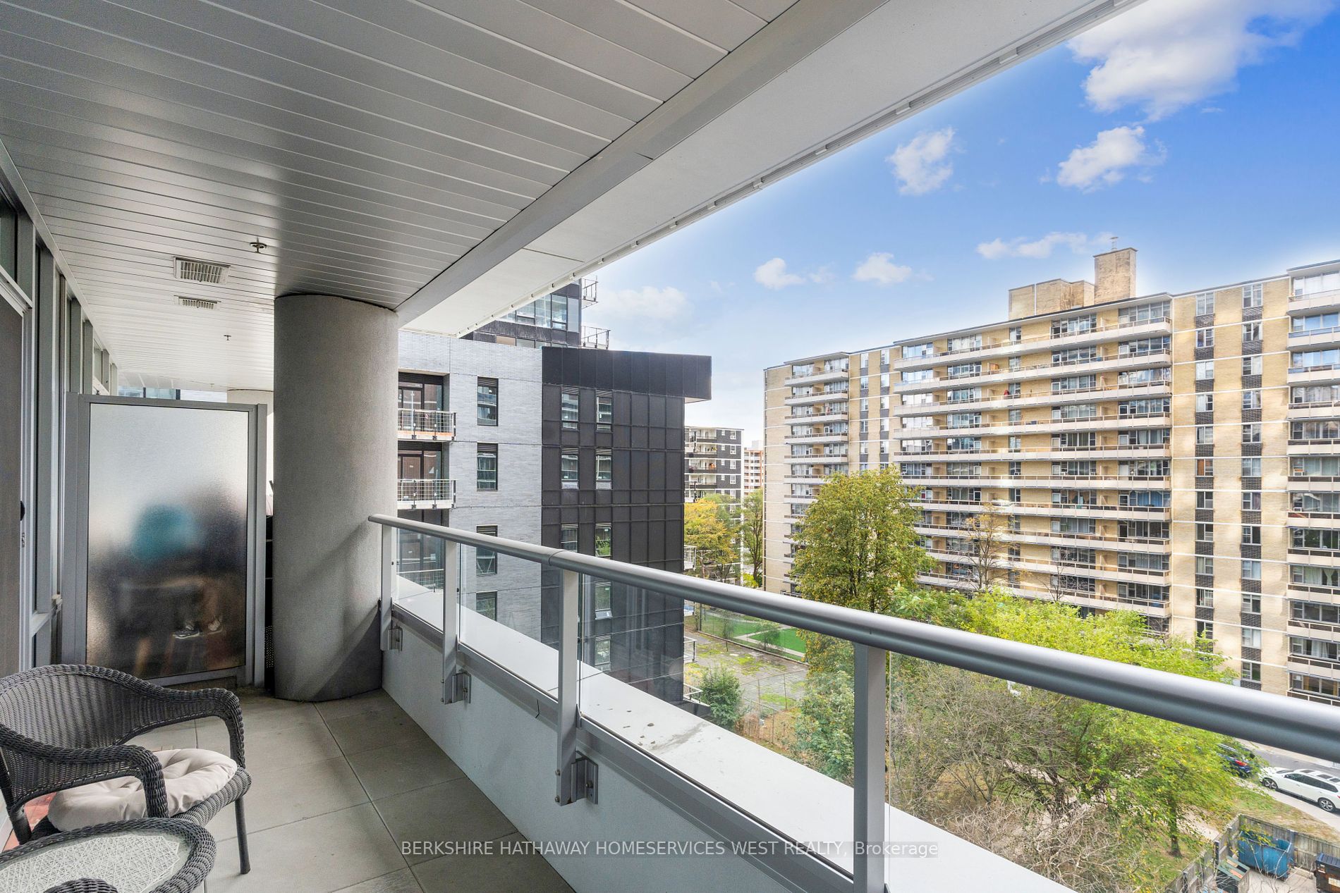 195 Redpath Ave, #605