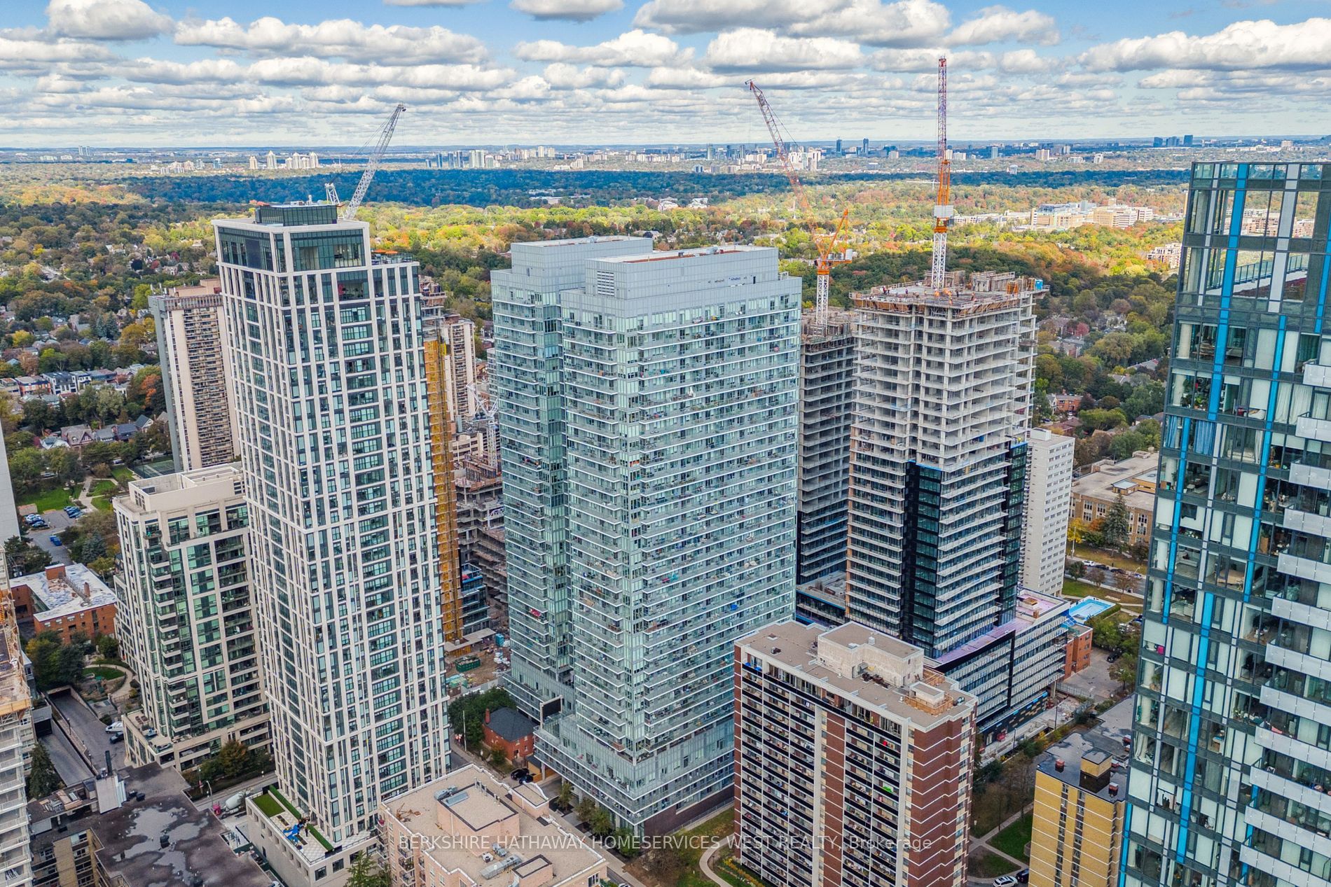 195 Redpath Ave, #605