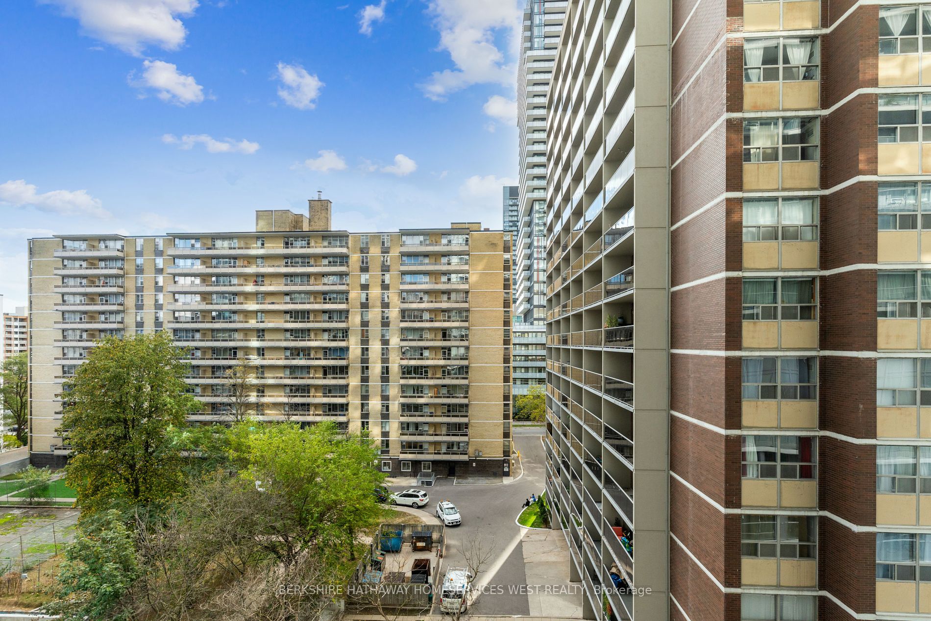 195 Redpath Ave, #605