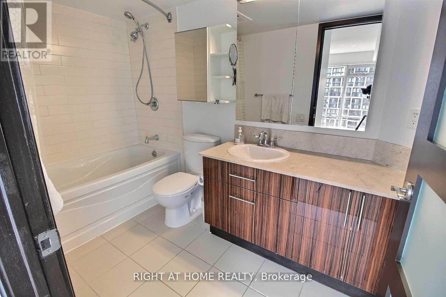 2191 Yonge St, #1802