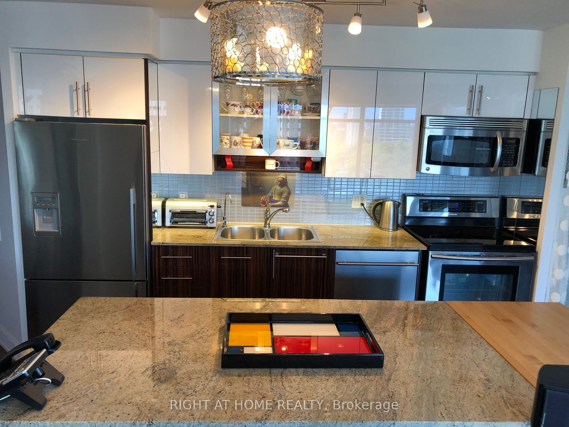 2191 Yonge St, #1802