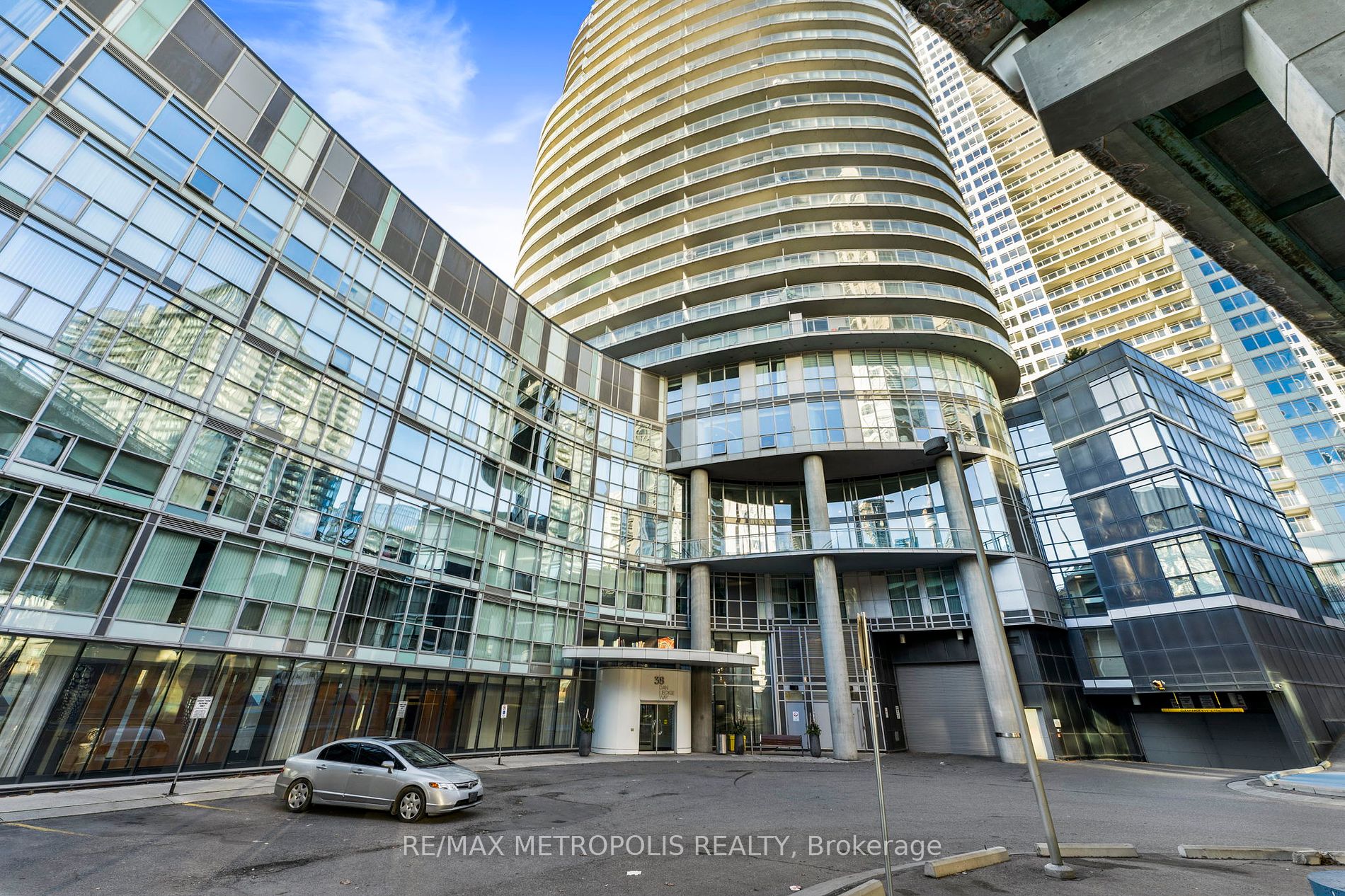 38 Dan Leckie Way, #1909