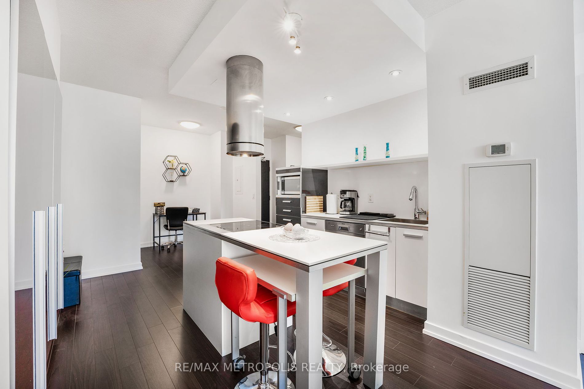 38 Dan Leckie Way, #1909