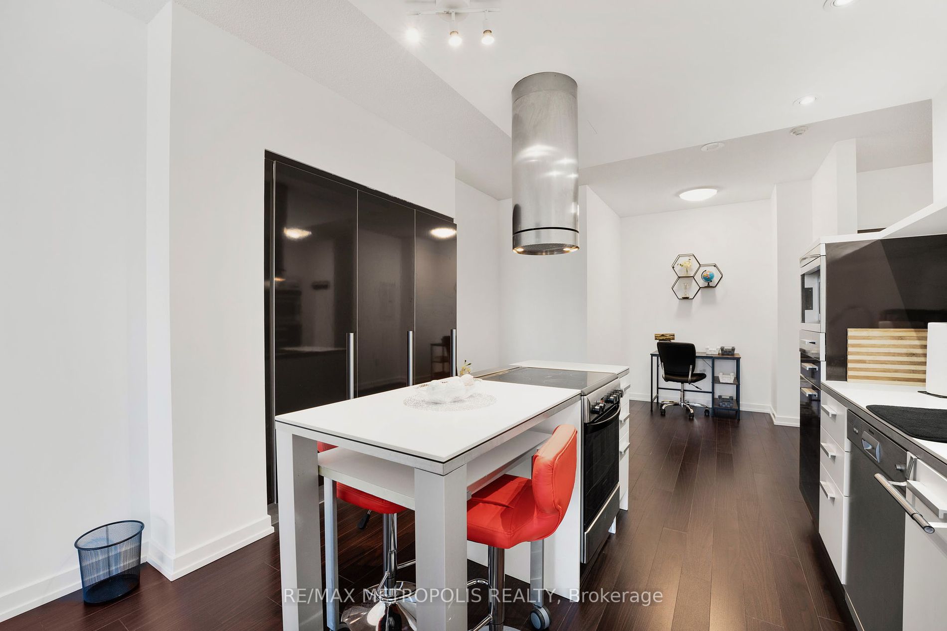 38 Dan Leckie Way, #1909