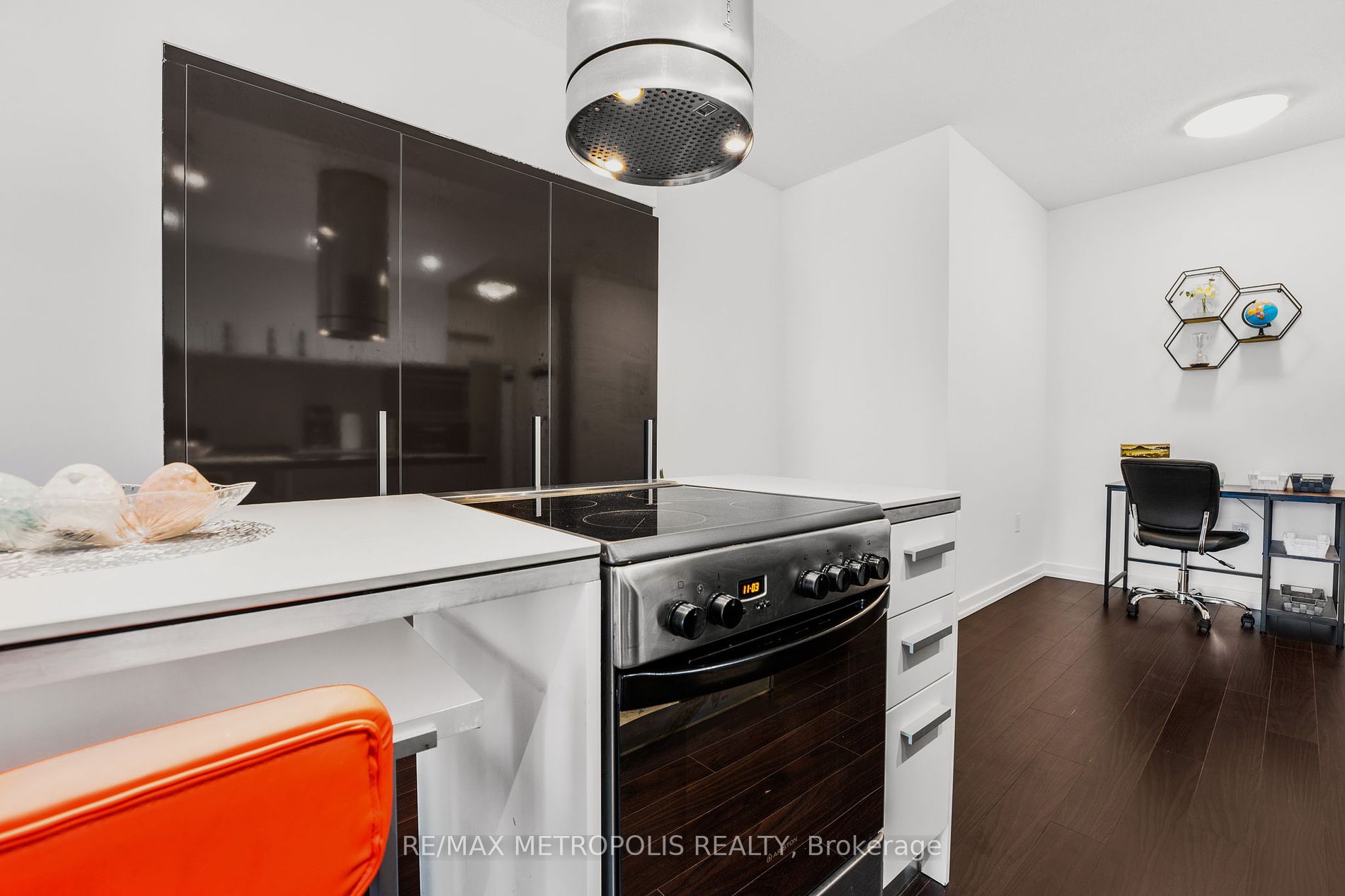 38 Dan Leckie Way, #1909