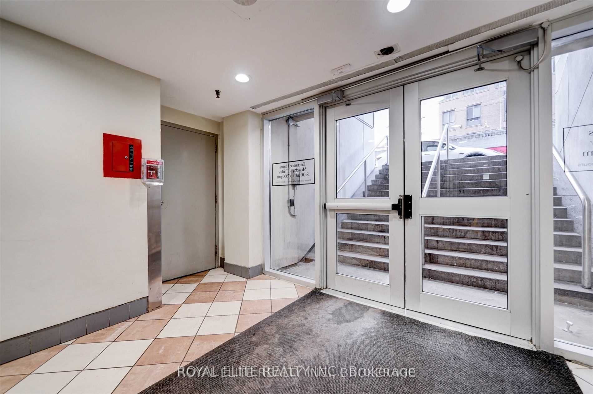 2 Bloor St E, #F5