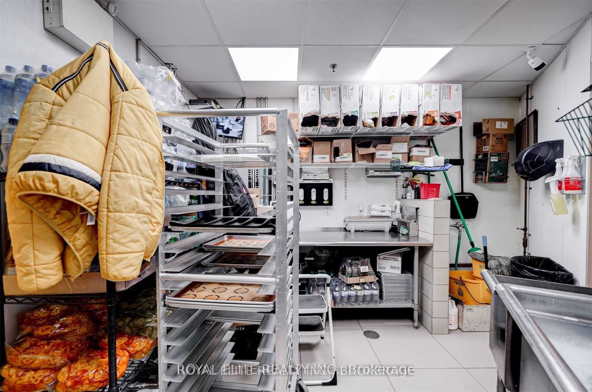 2 Bloor St E, #F5