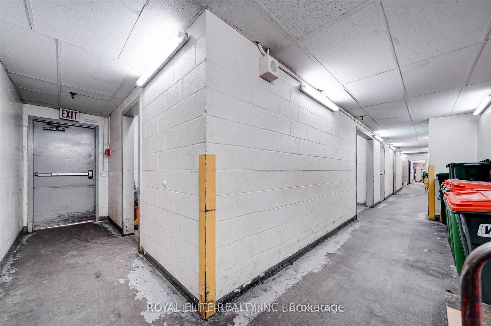 2 Bloor St E, #F5