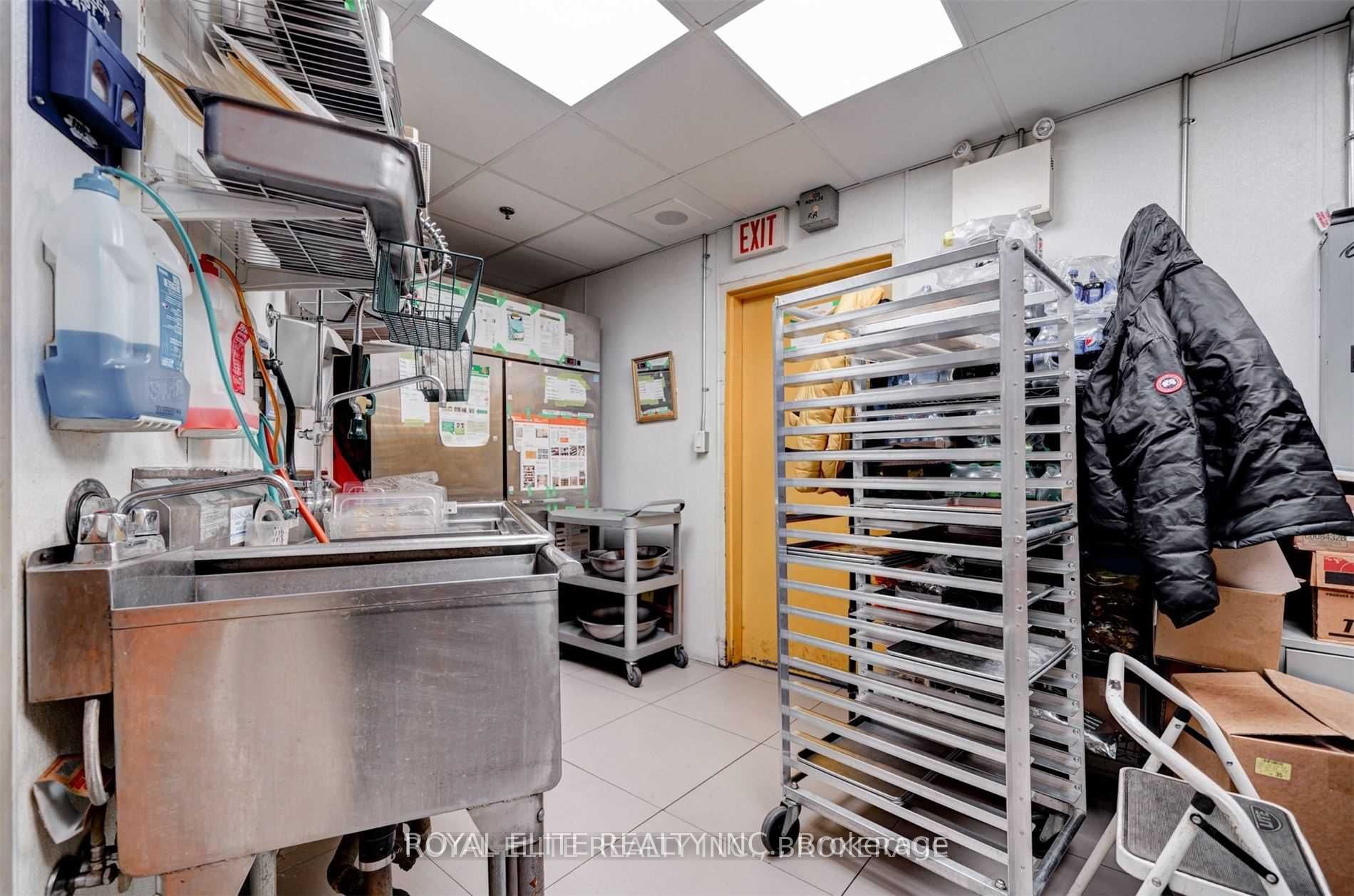 2 Bloor St E, #F5